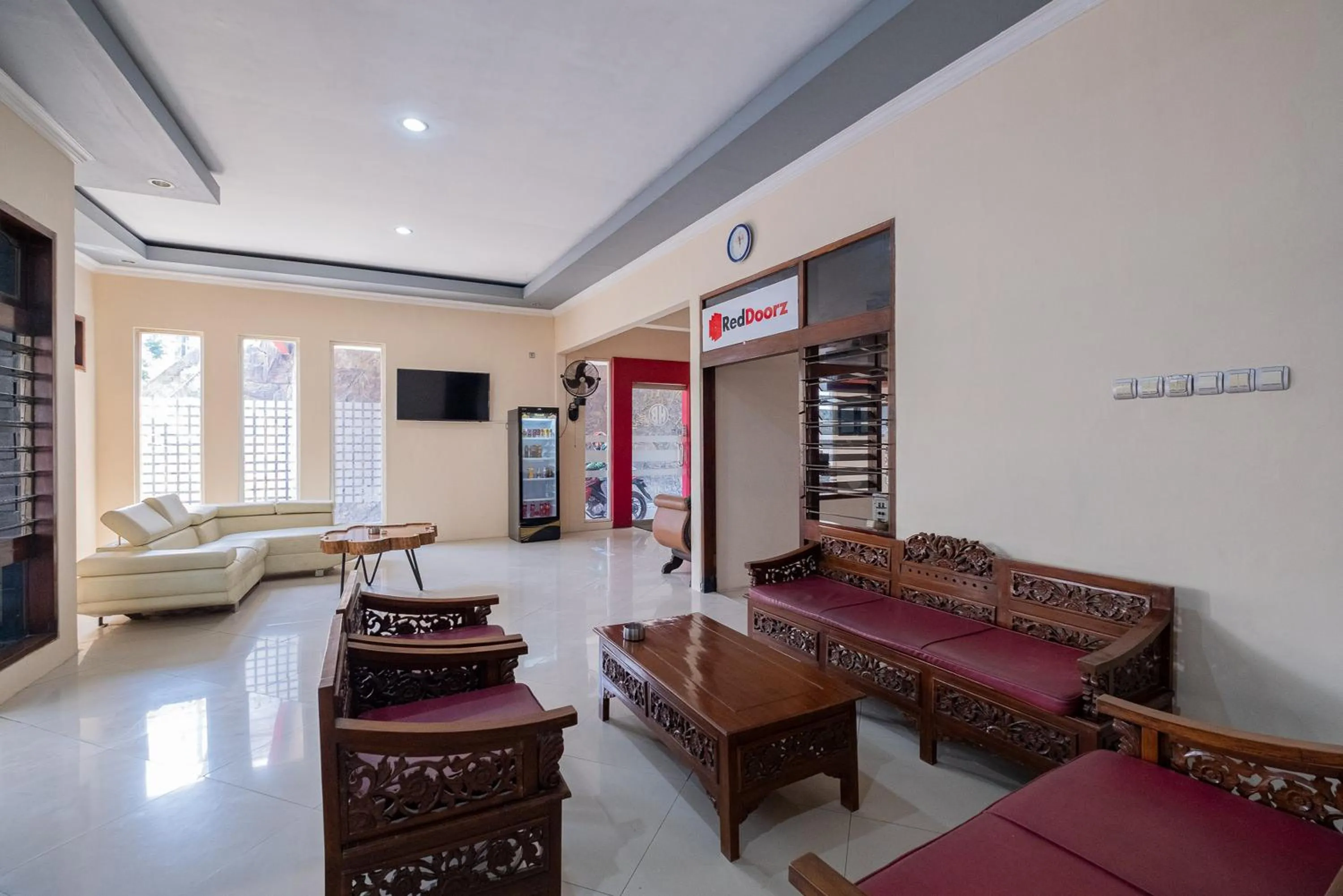 Lobby or reception in RedDoorz near Bojonegoro Train Station