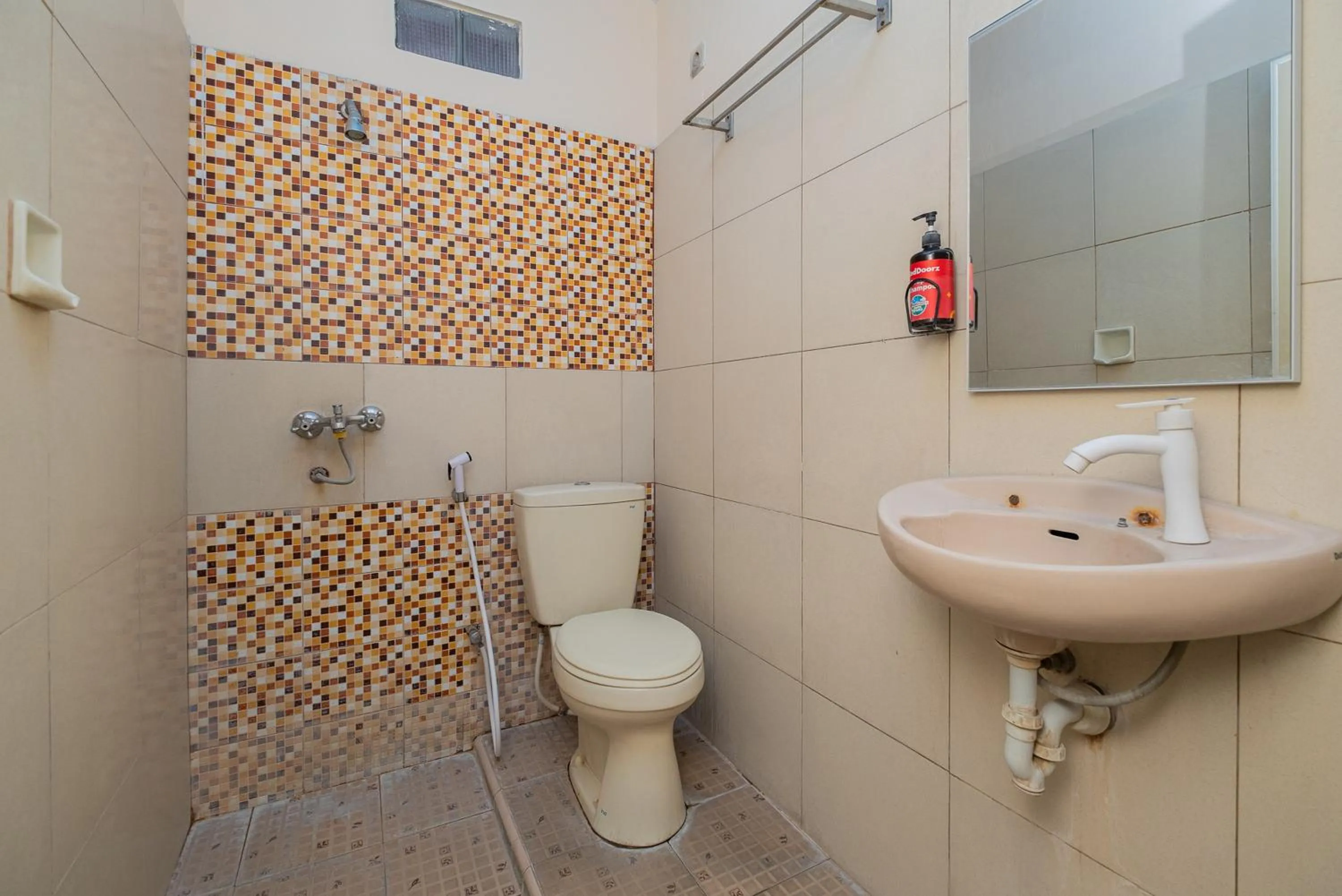 Bathroom in RedDoorz near Bojonegoro Train Station