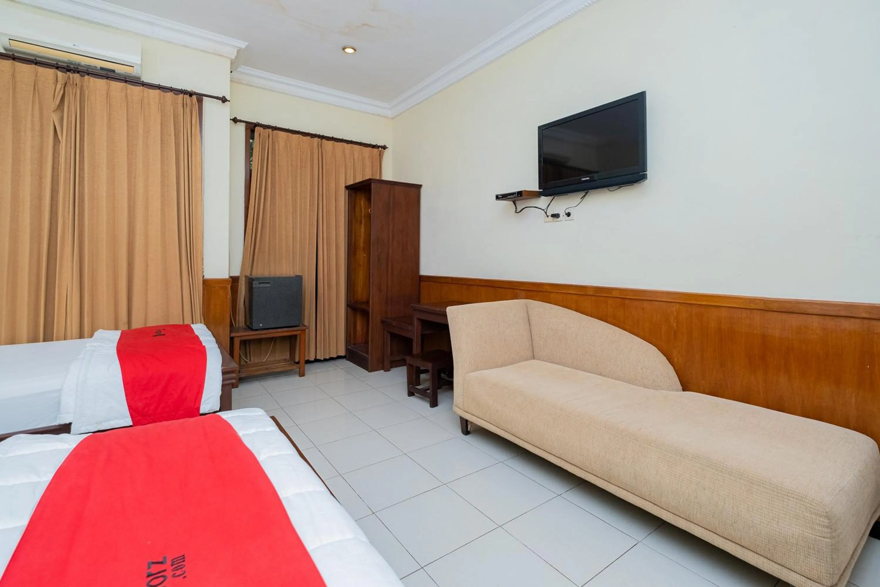 Bed in RedDoorz near Bojonegoro Train Station