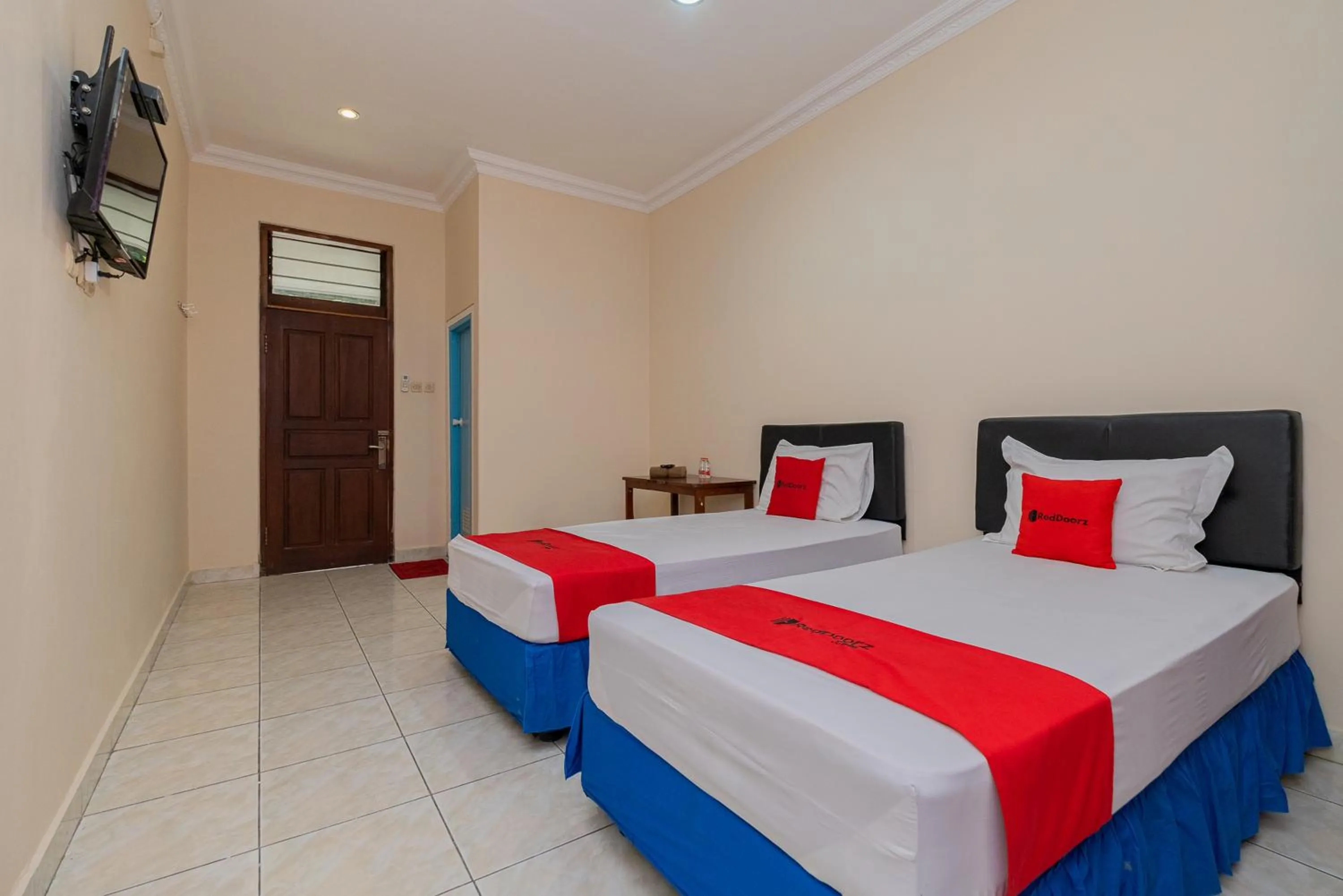 Bed in RedDoorz near Bojonegoro Train Station