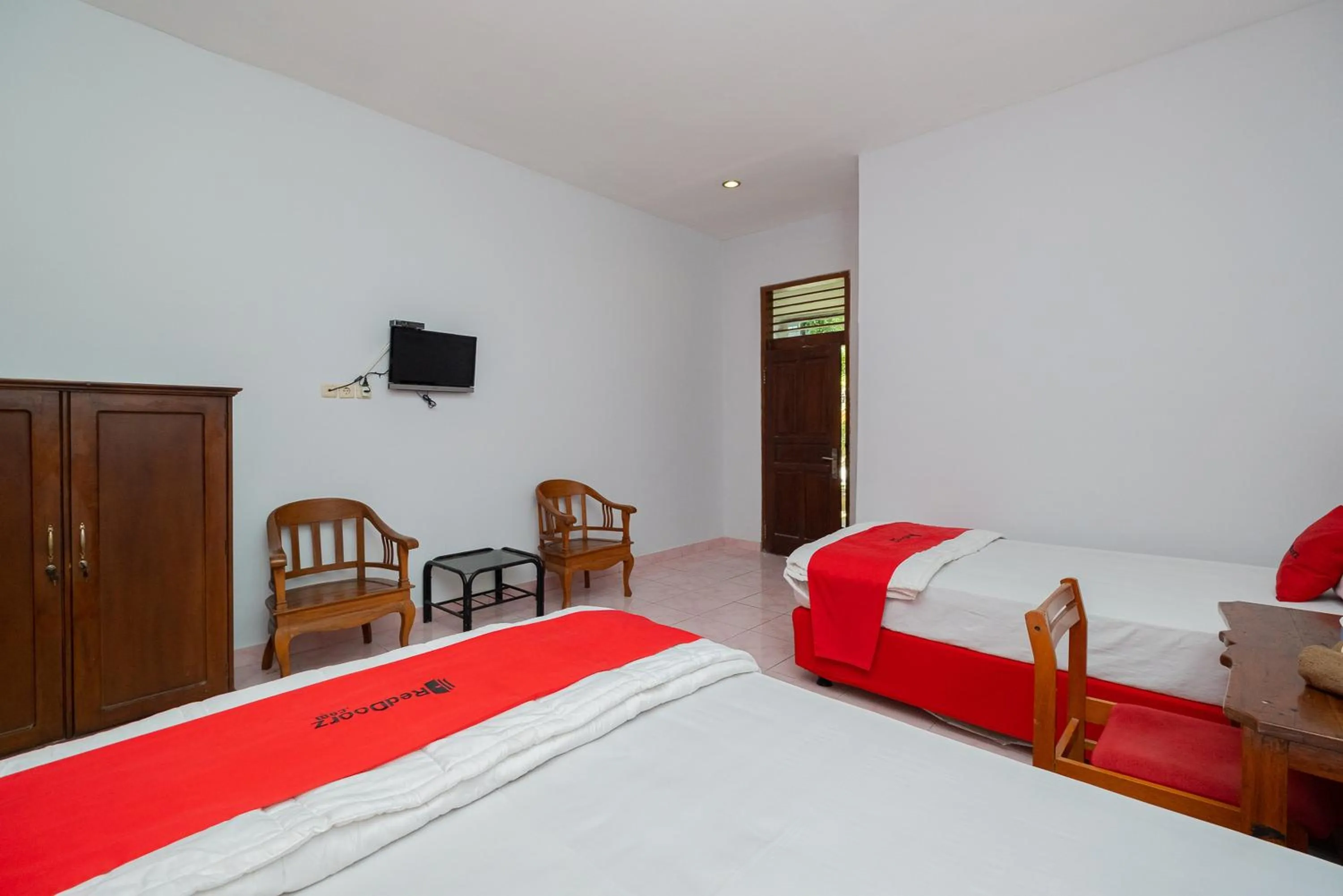 Bed in RedDoorz near Bojonegoro Train Station