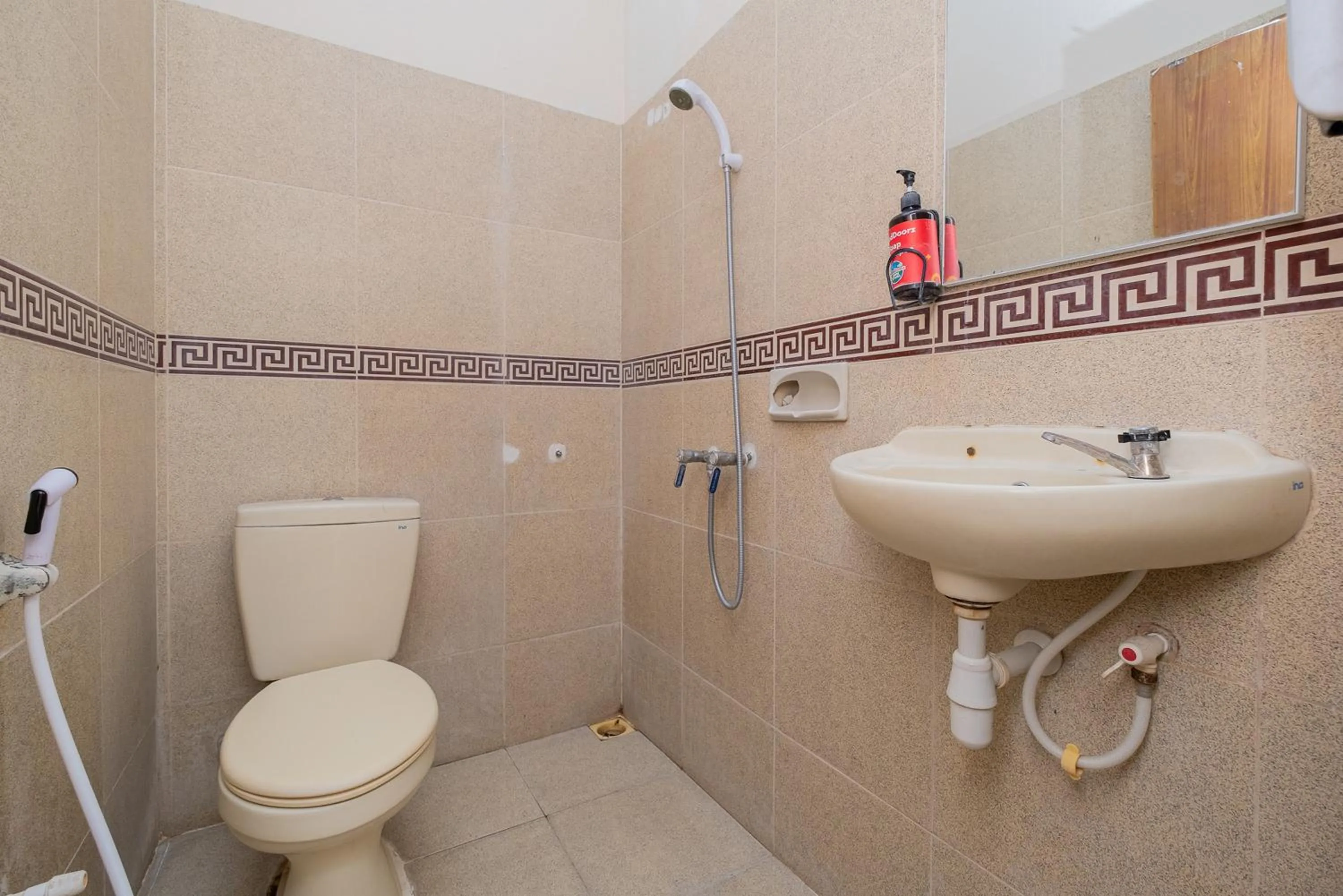 Bathroom in RedDoorz near Bojonegoro Train Station