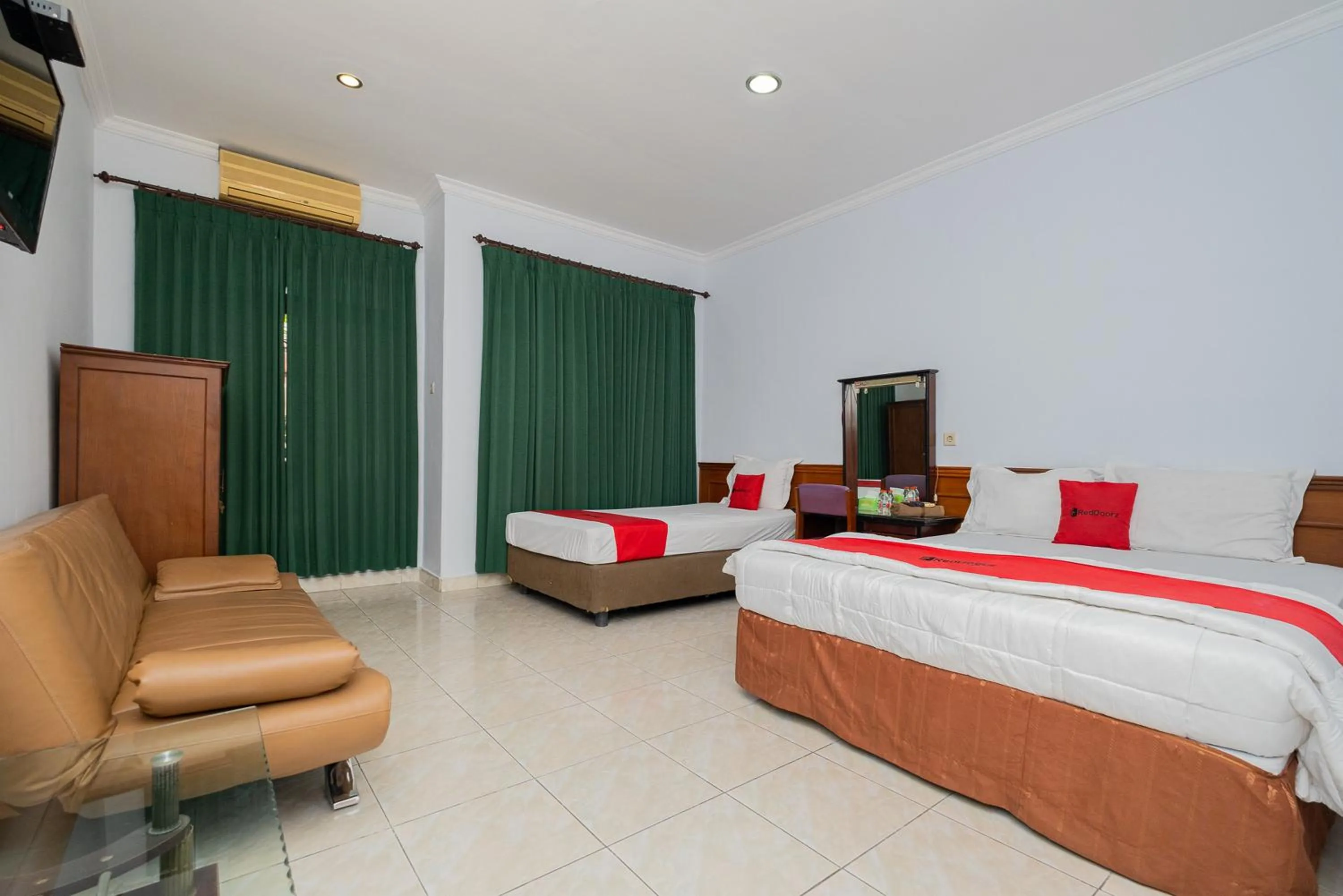 Bed in RedDoorz near Bojonegoro Train Station