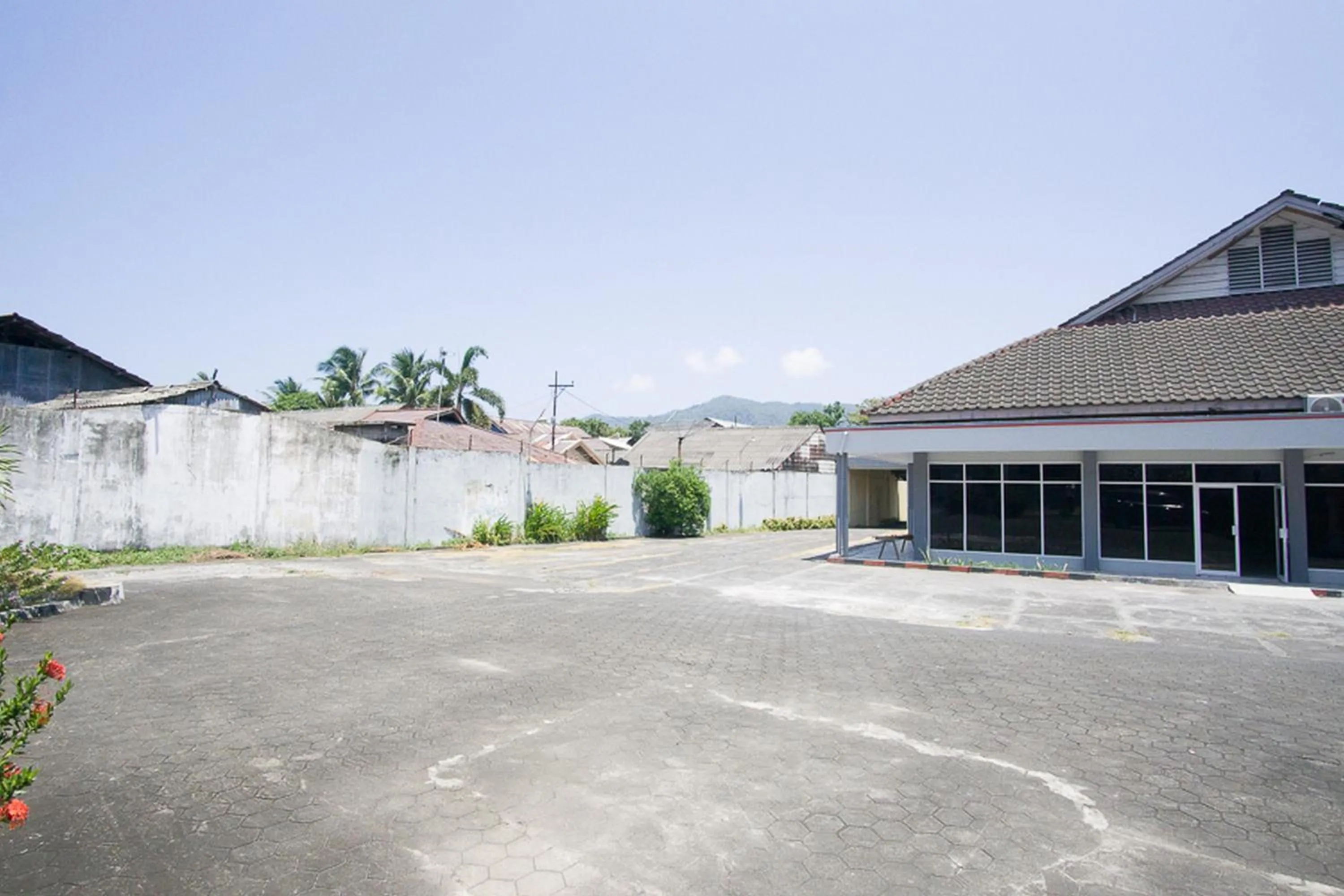 RedDoorz plus near Pelabuhan Bitung