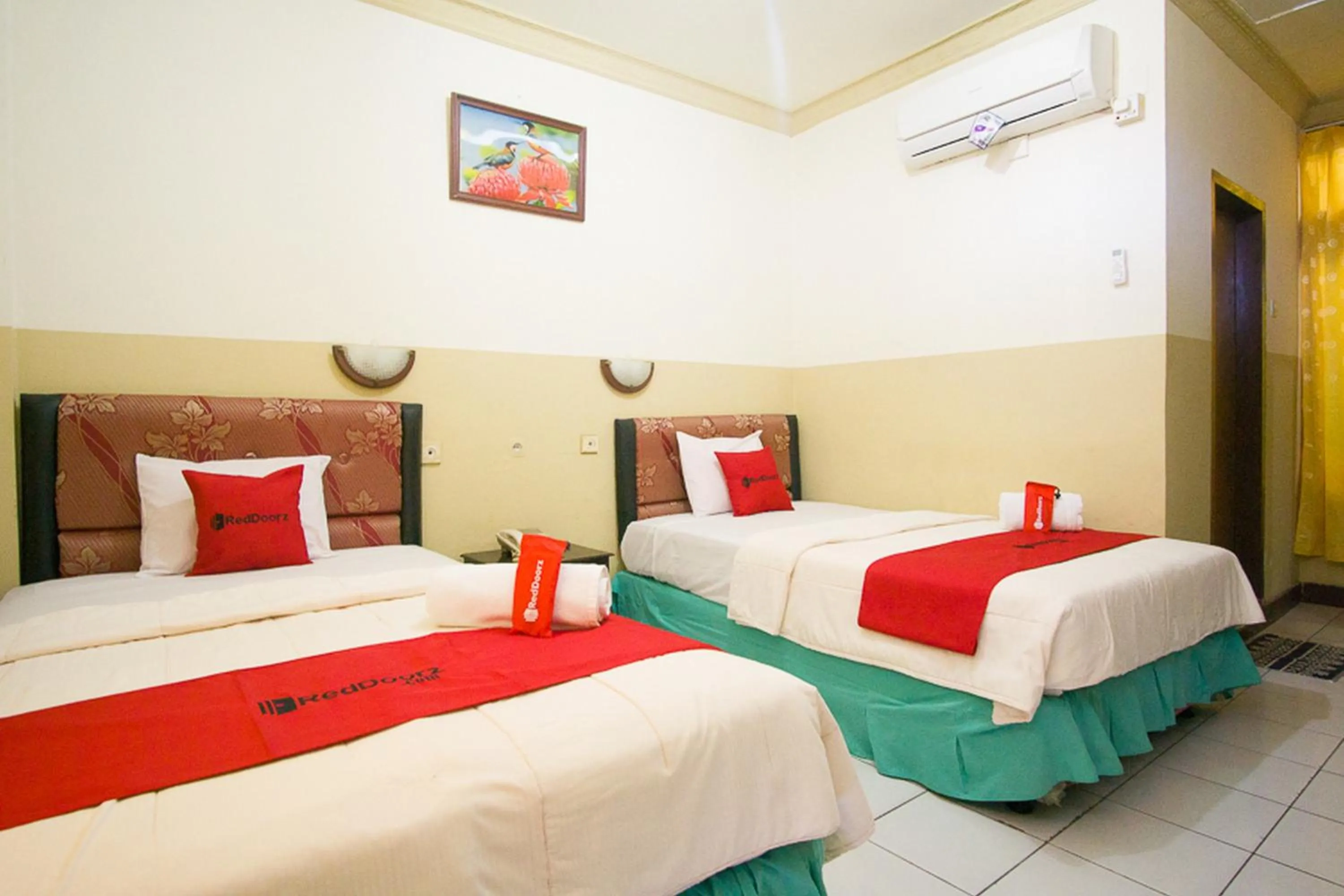 Bedroom, Bed in RedDoorz plus near Pelabuhan Bitung