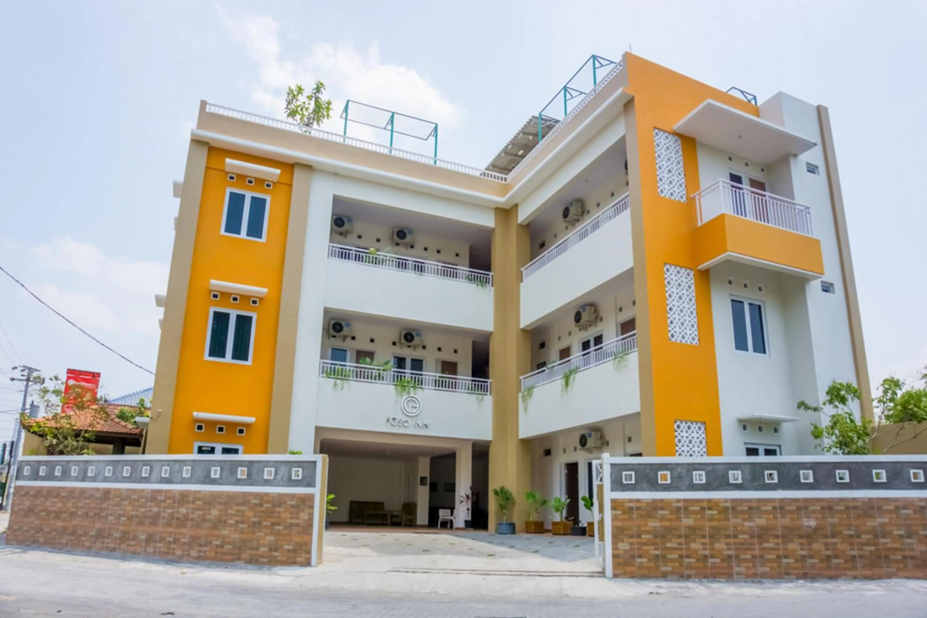 Property building in RedDoorz Syariah near Taman Pelangi Monjali