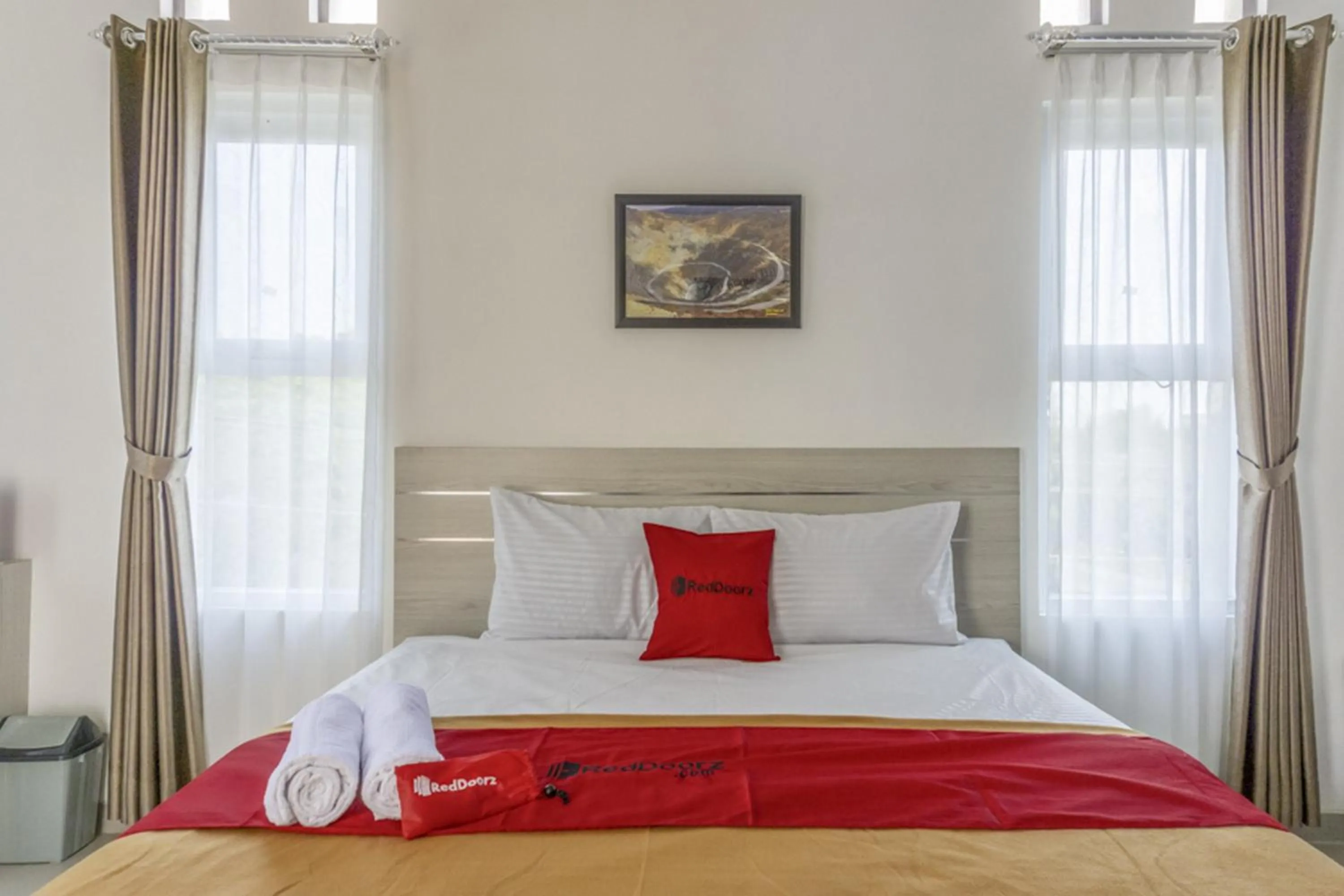 Bed in RedDoorz Syariah near Taman Pelangi Monjali