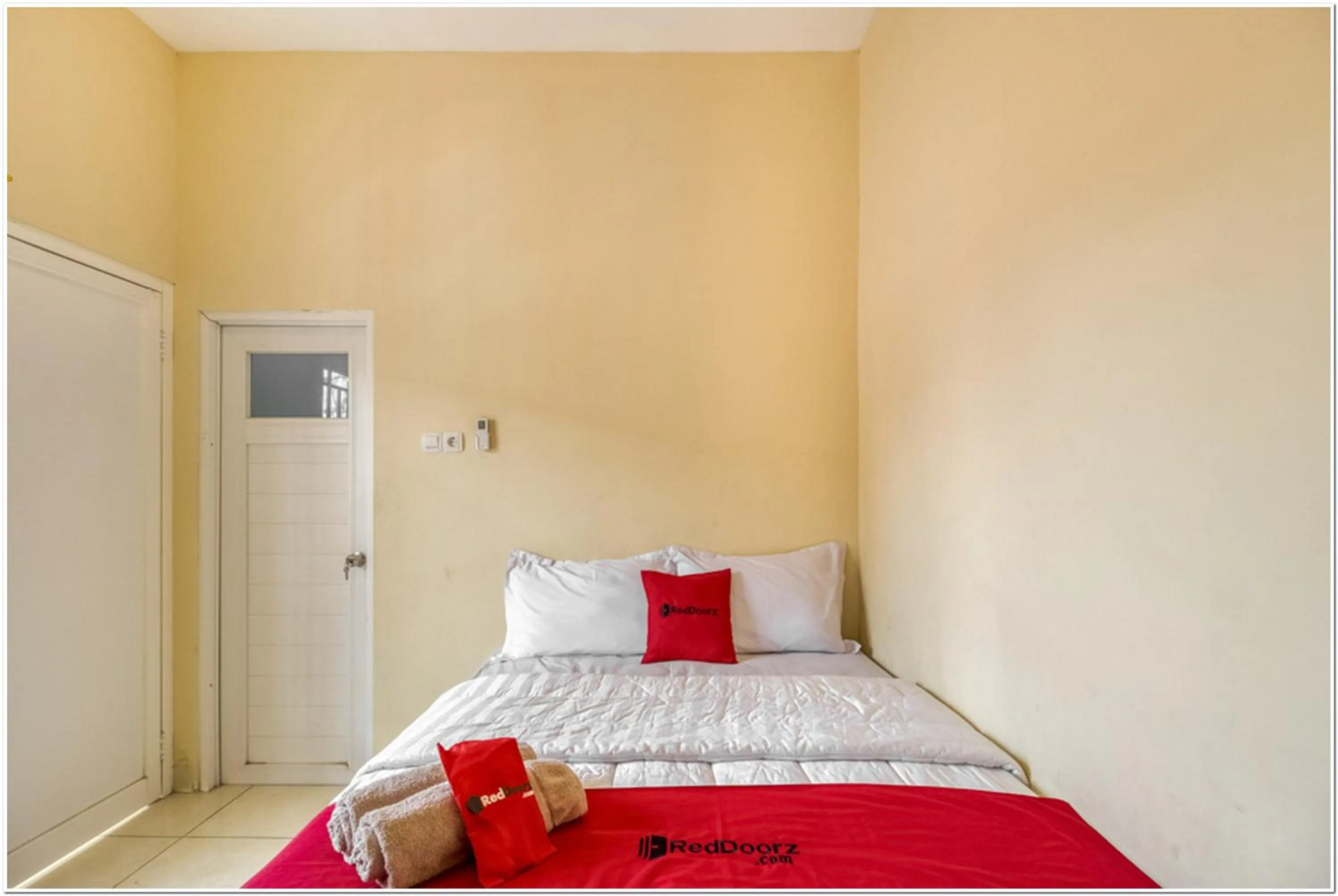Bedroom in RedDoorz near Ramai Mall Malioboro