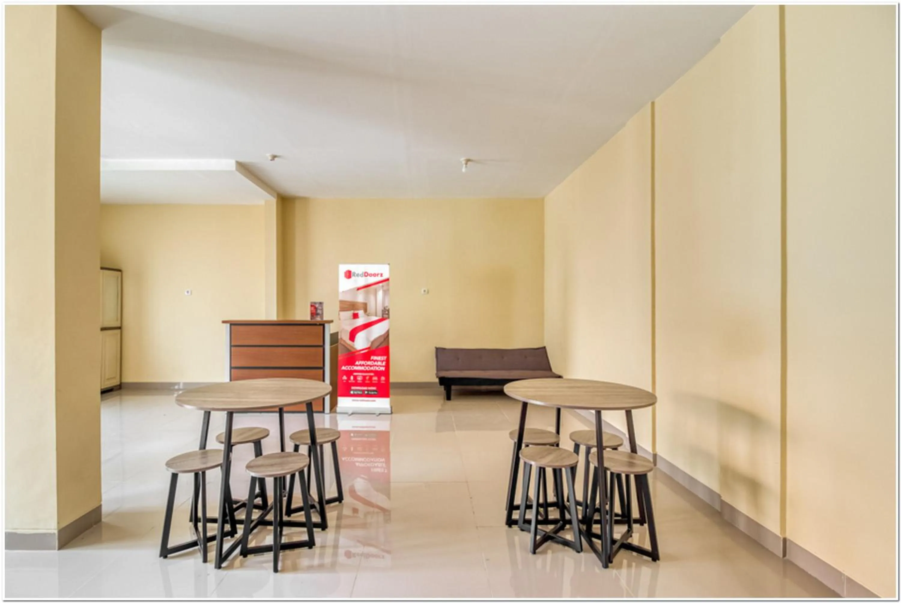 Living room in RedDoorz near Ramai Mall Malioboro