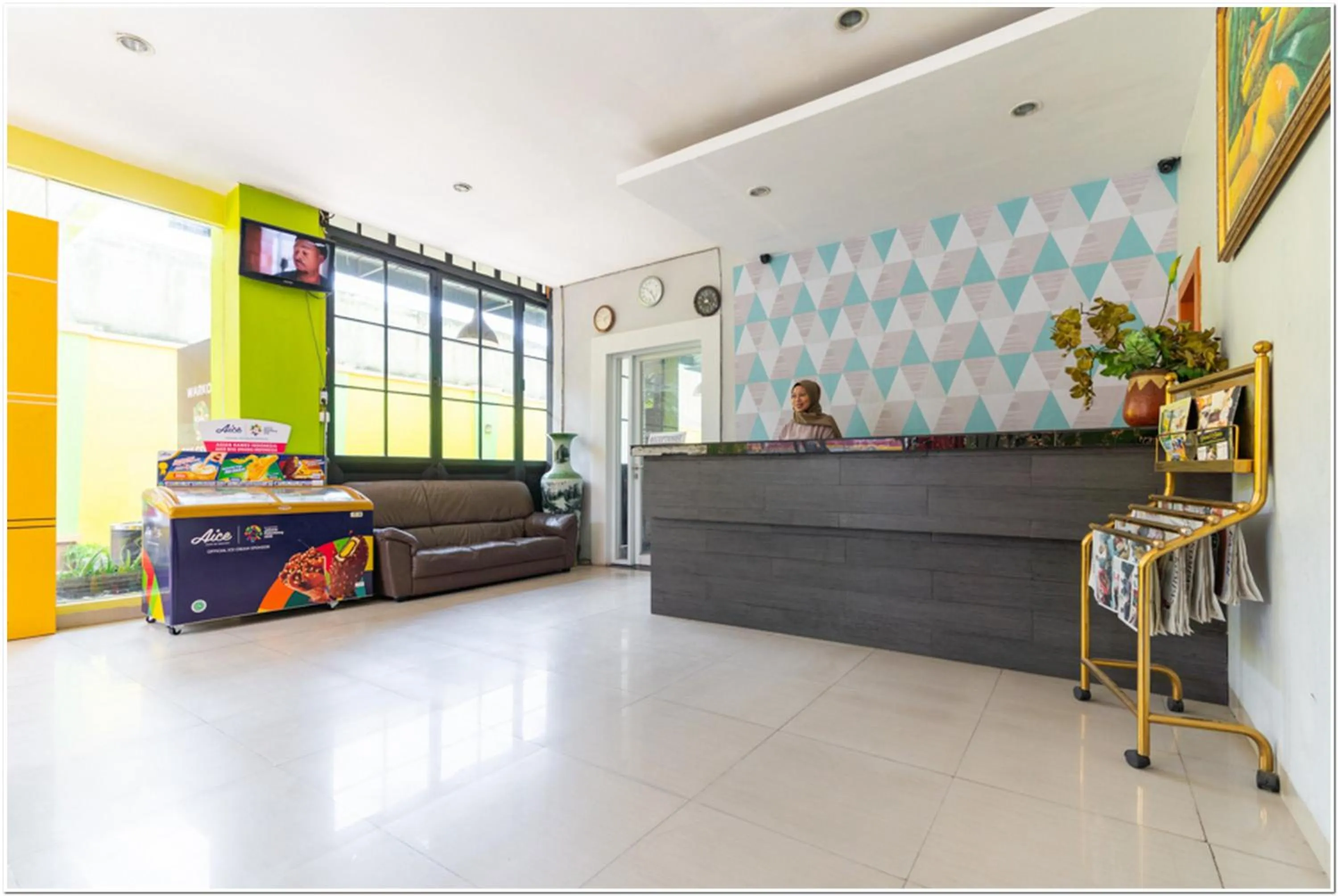 Lobby or reception in RedDoorz Plus at Hertasning Area Makassar