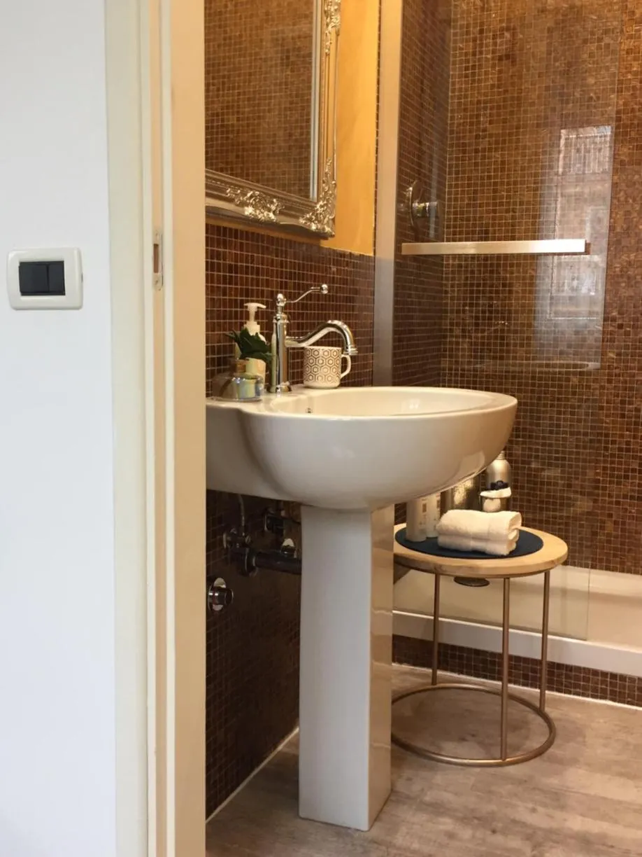 Bathroom in B&B Colombo by Addler House Ospitality