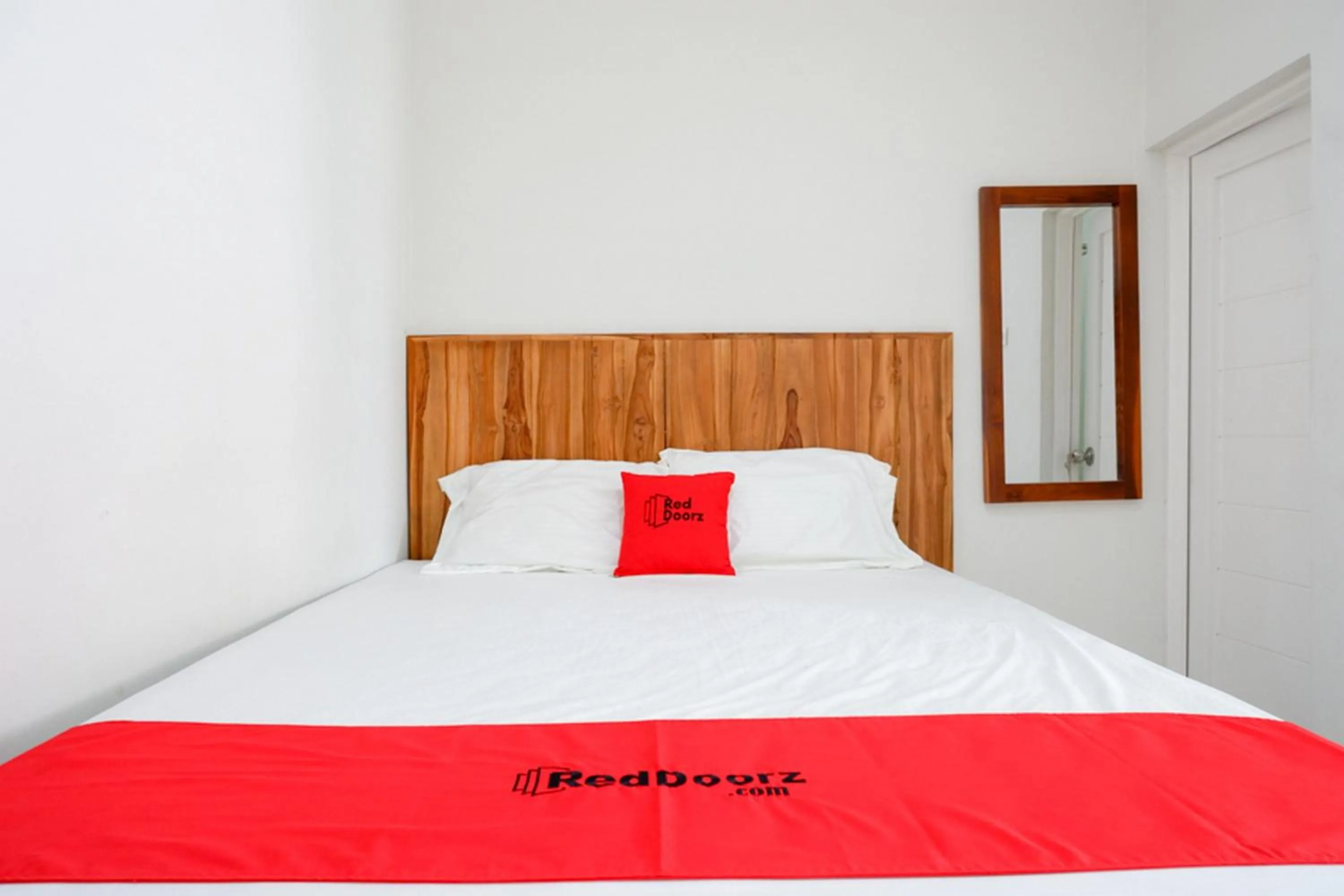 Bed in RedDoorz Plus Syariah near Stasiun Tegal 2