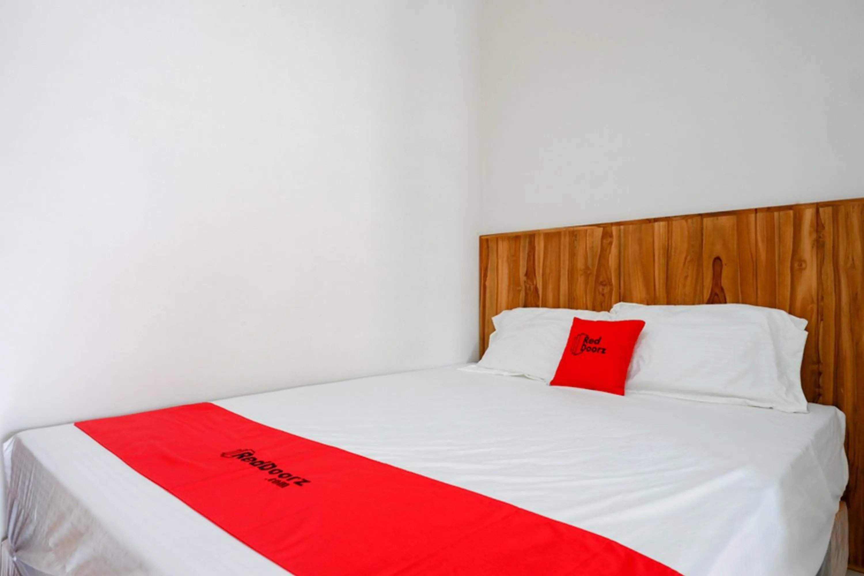 Bed in RedDoorz Plus Syariah near Stasiun Tegal 2