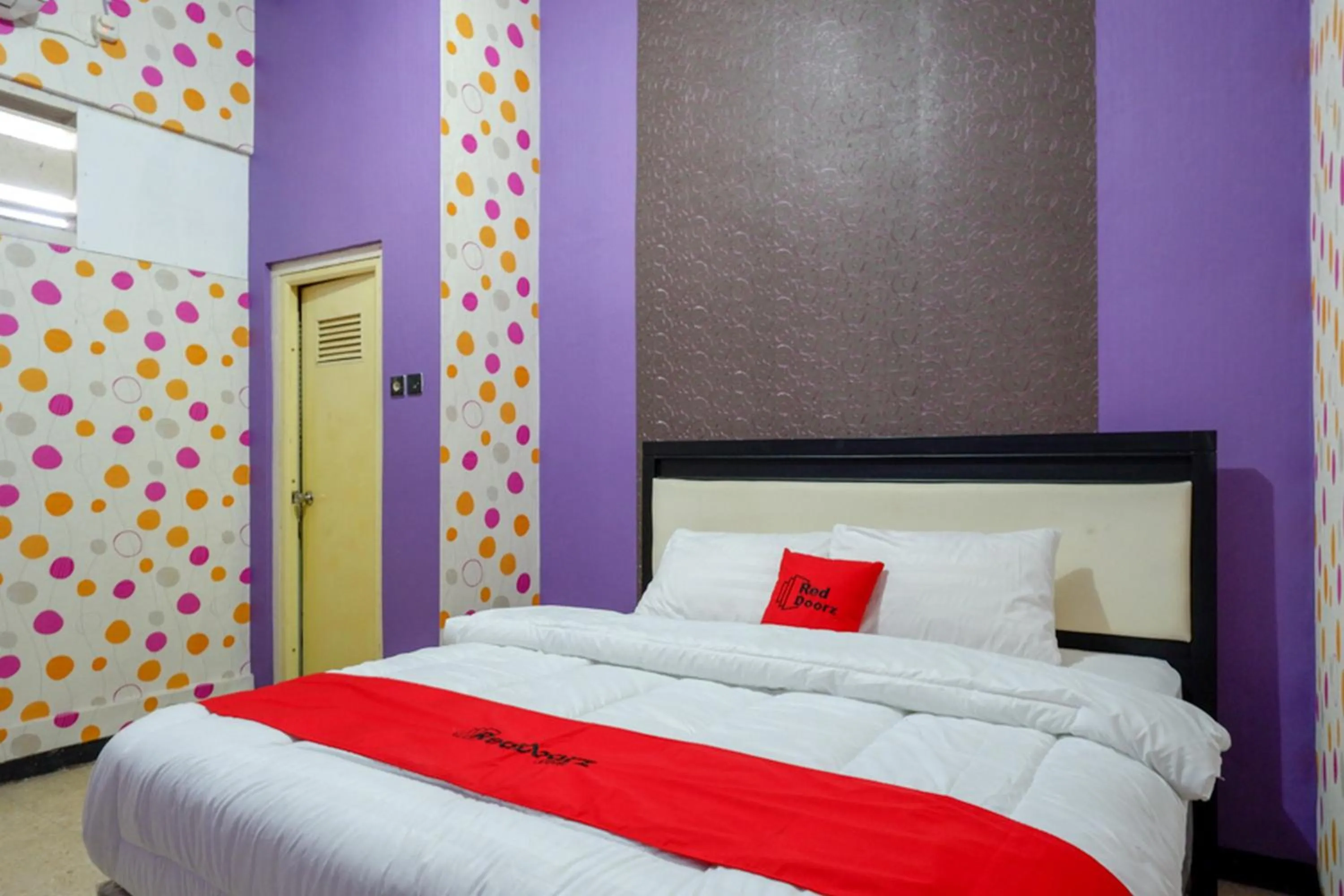 Bedroom, Bed in RedDoorz near Stasiun Kebumen