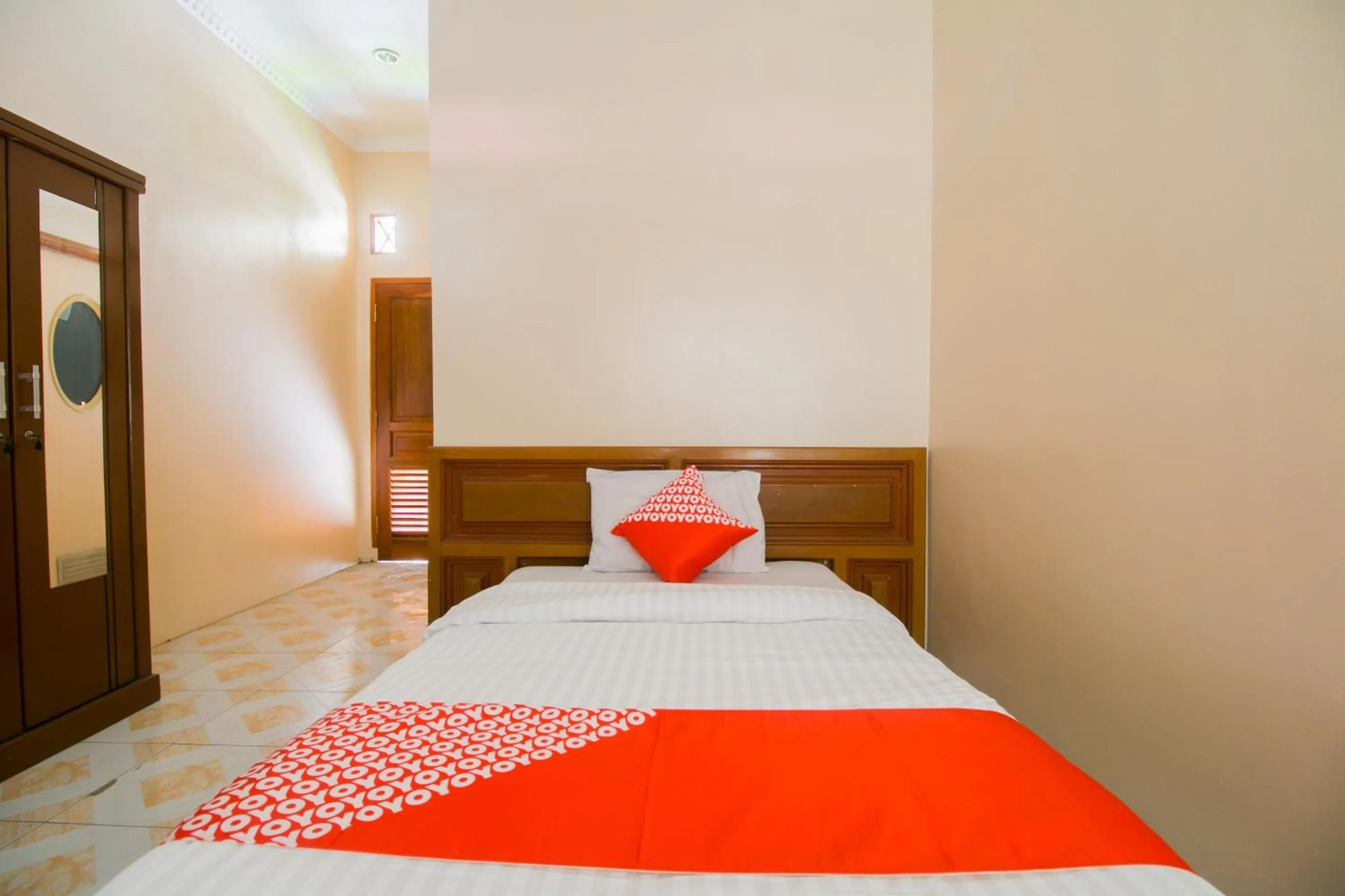 Bedroom, Bed in Hotel O Edotel Smkn 1 Pacet Syariah