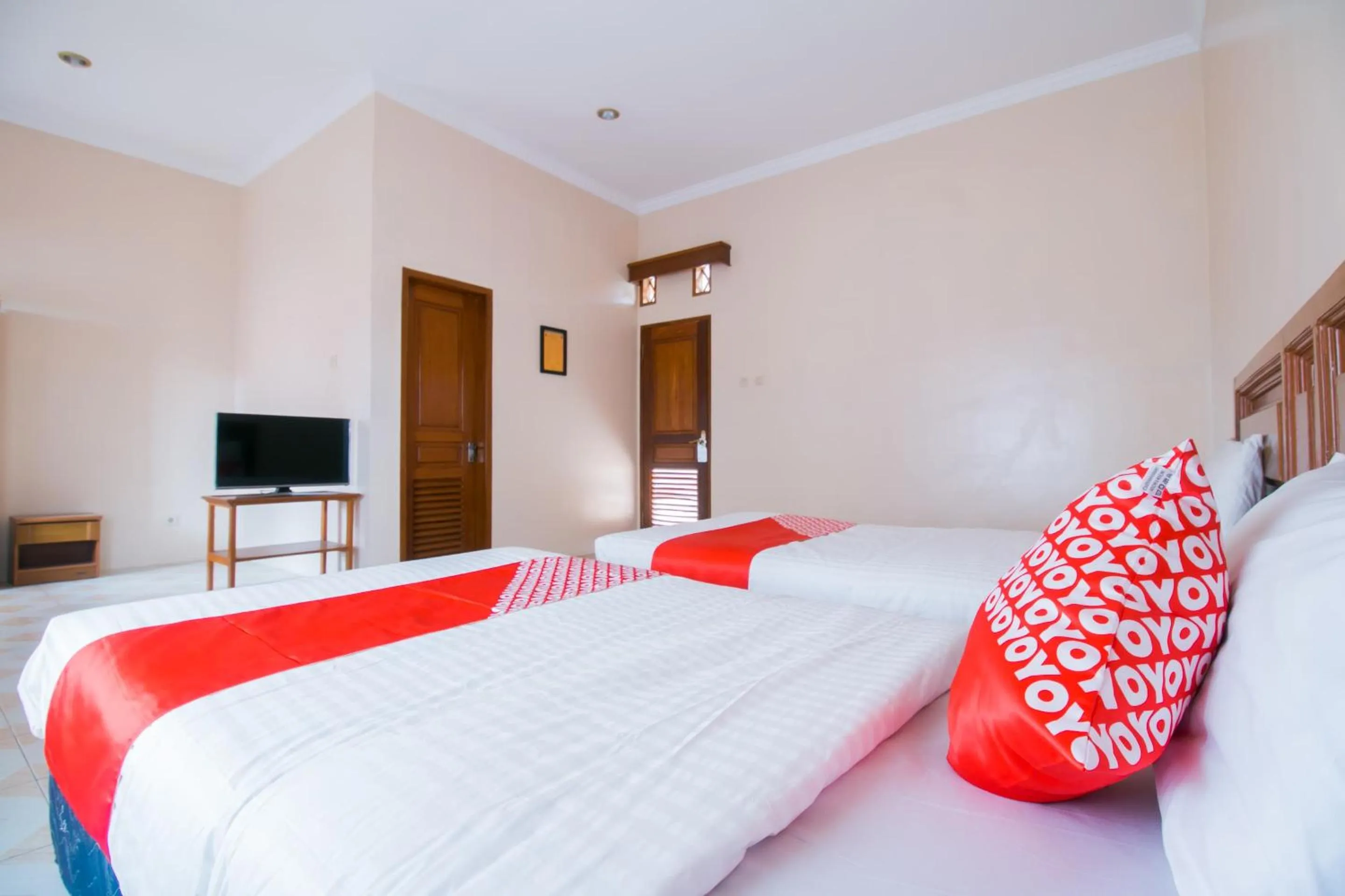 Bedroom, Bed in Hotel O Edotel Smkn 1 Pacet Syariah