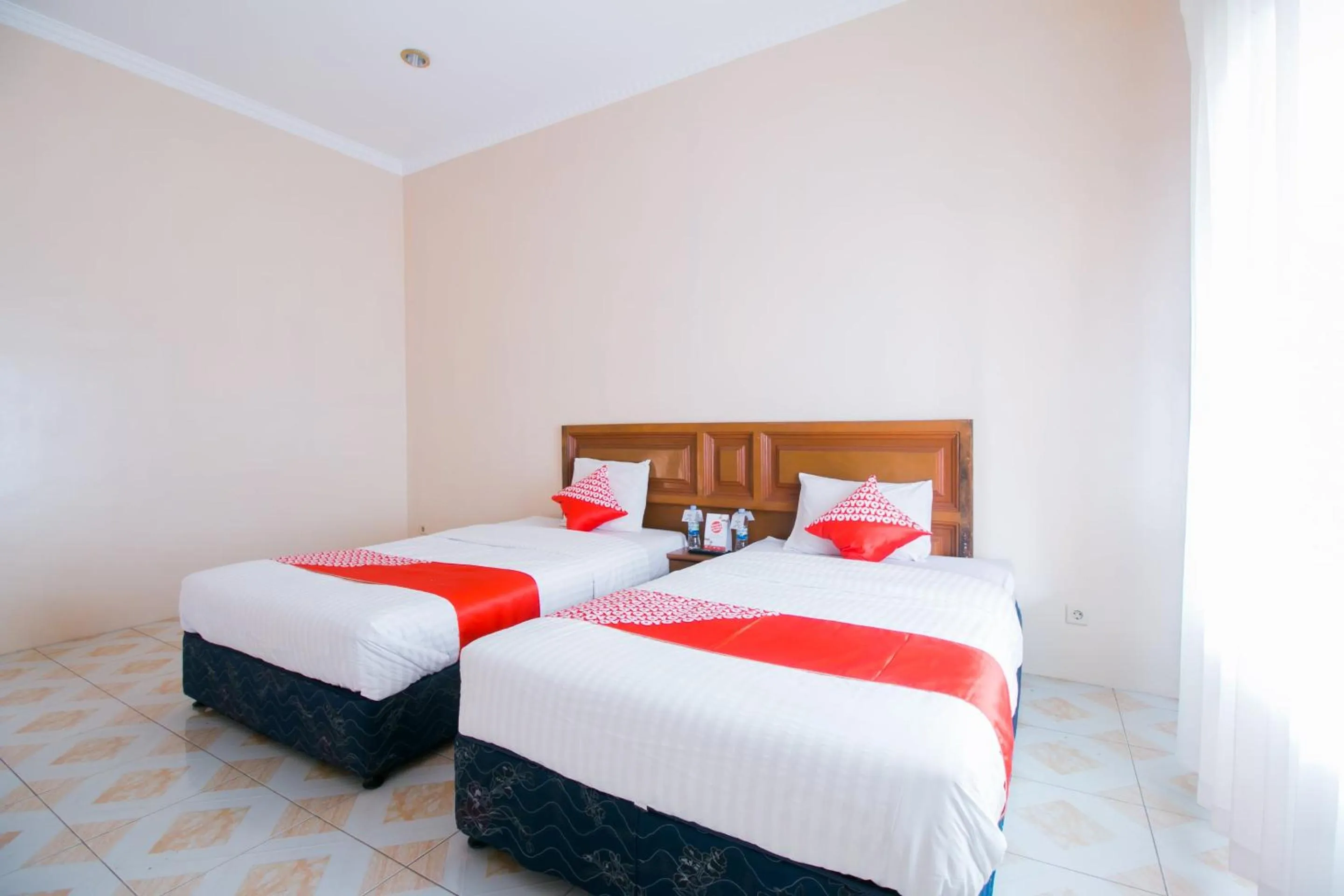 Bedroom, Bed in Hotel O Edotel Smkn 1 Pacet Syariah
