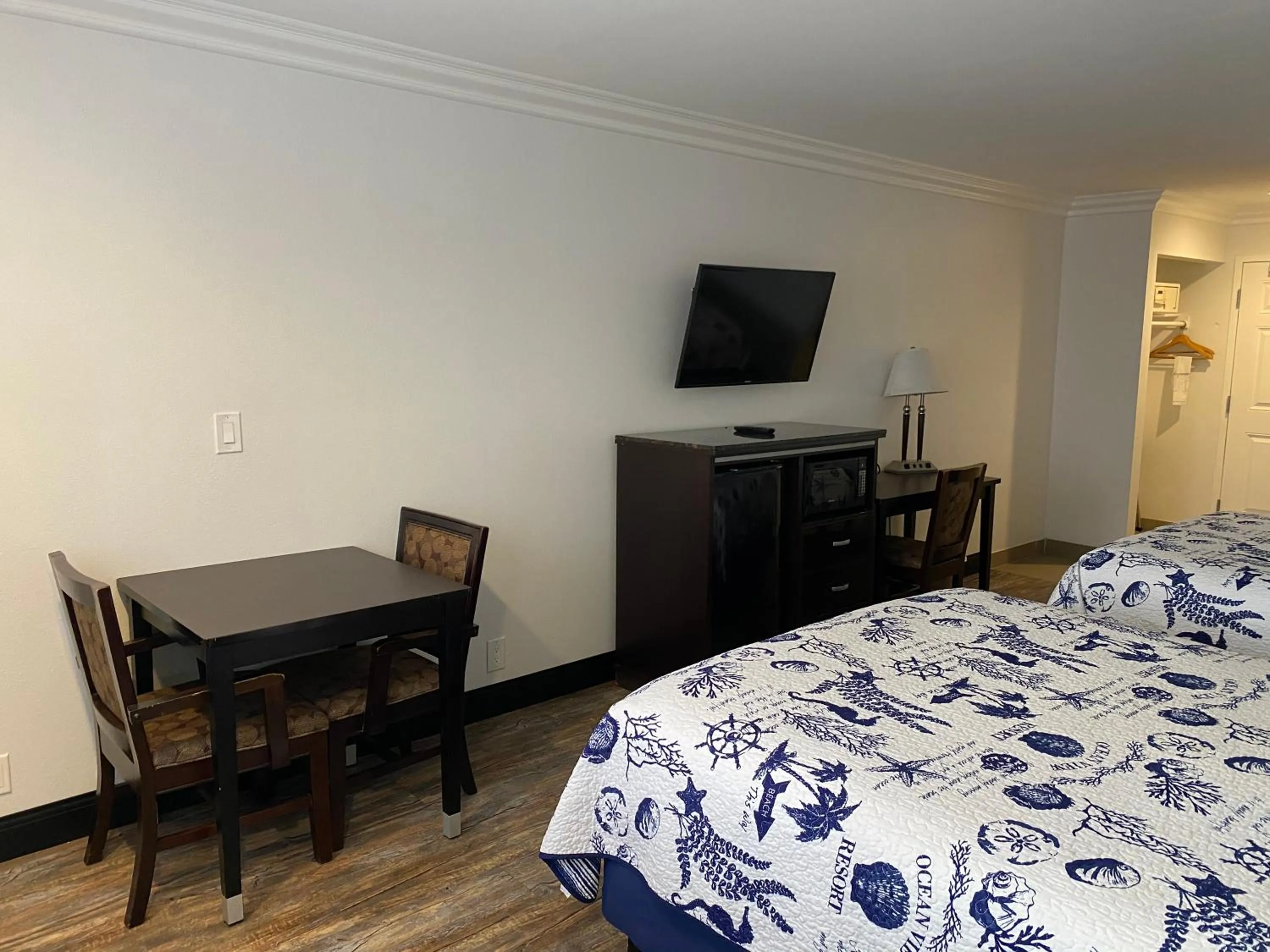 TV and multimedia, Bed in Ocean Surf Inn & Suites