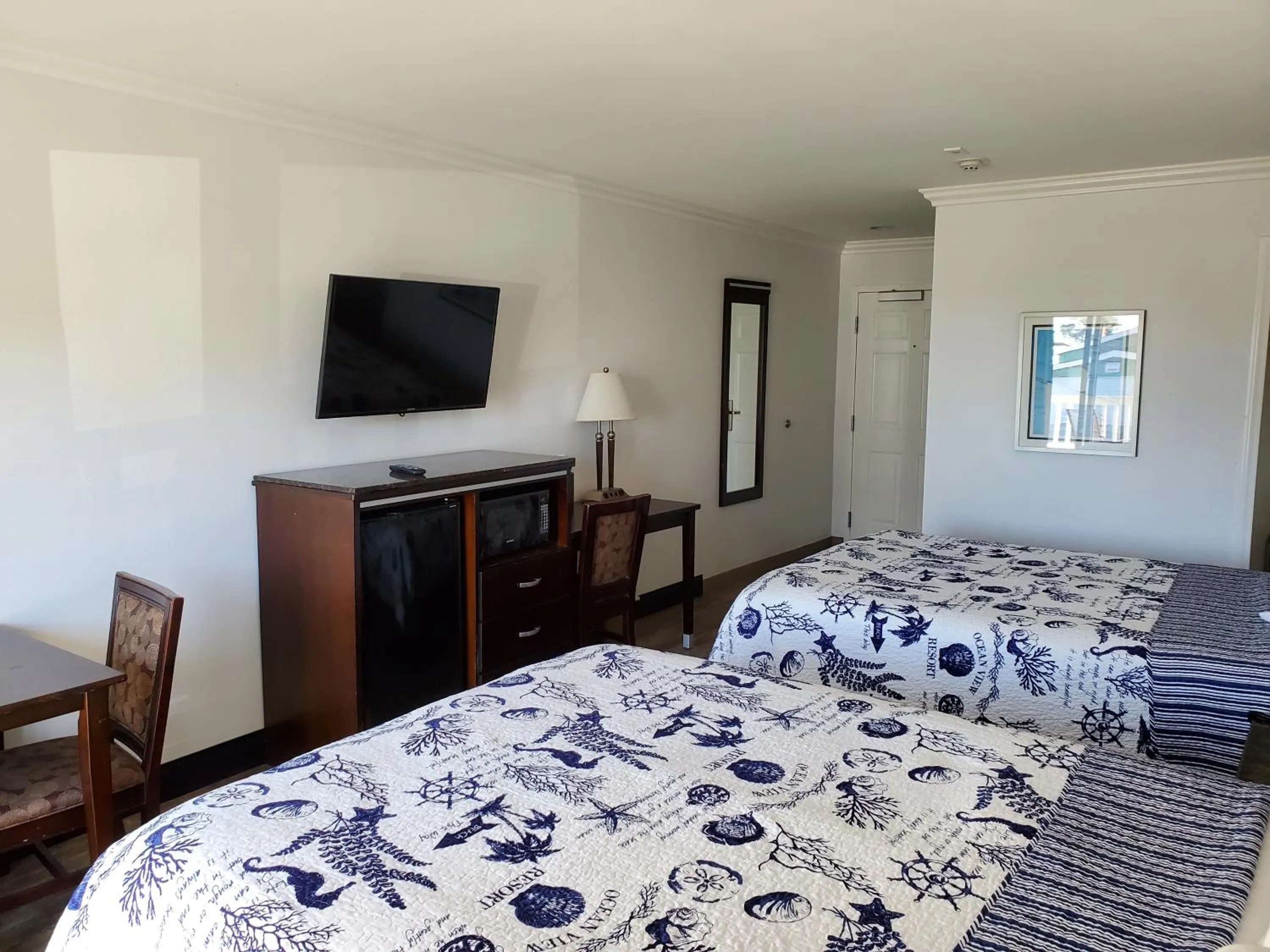 Bedroom, Bed in Ocean Surf Inn & Suites