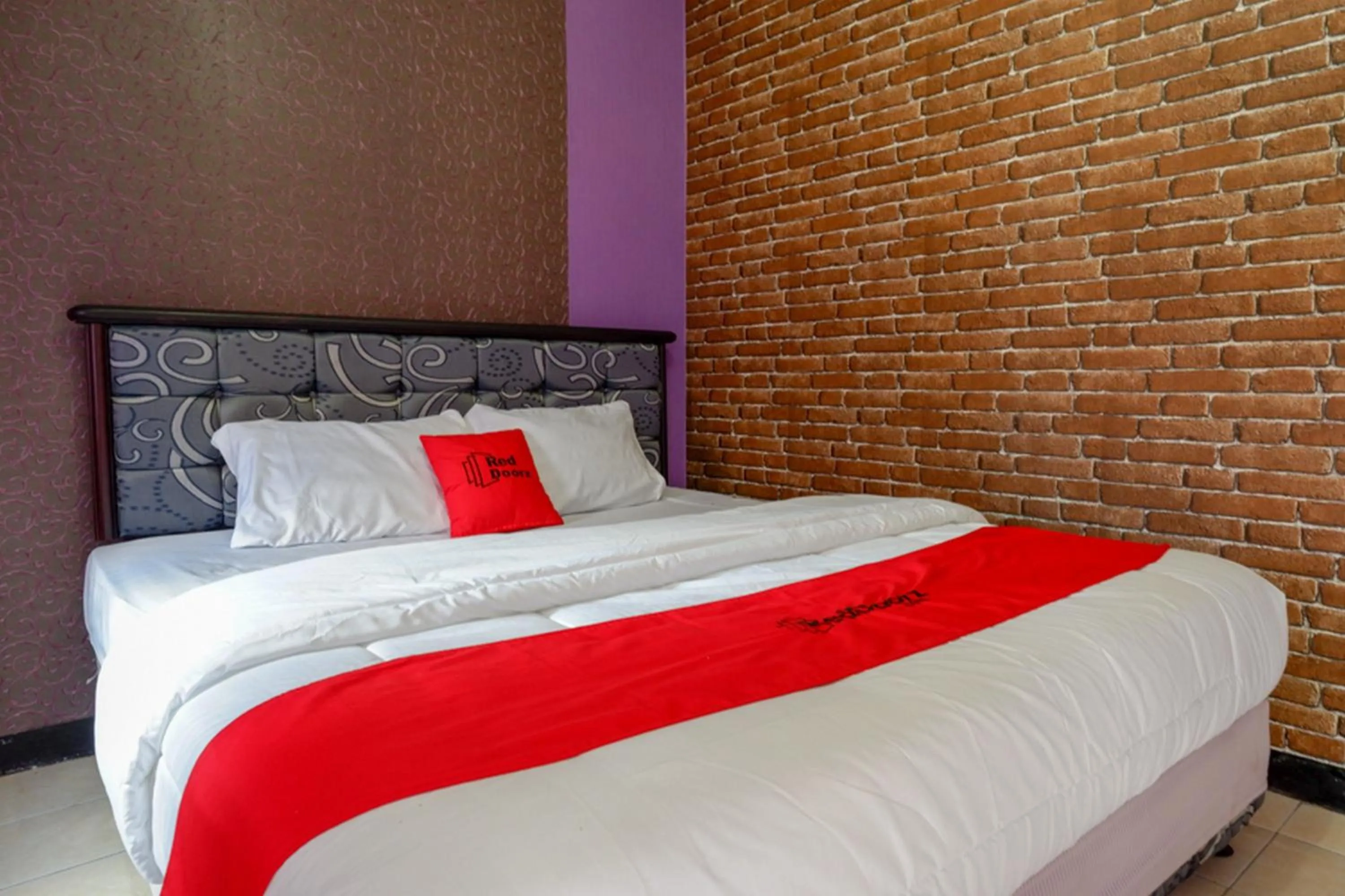 Bedroom, Bed in RedDoorz near RSUD Kebumen