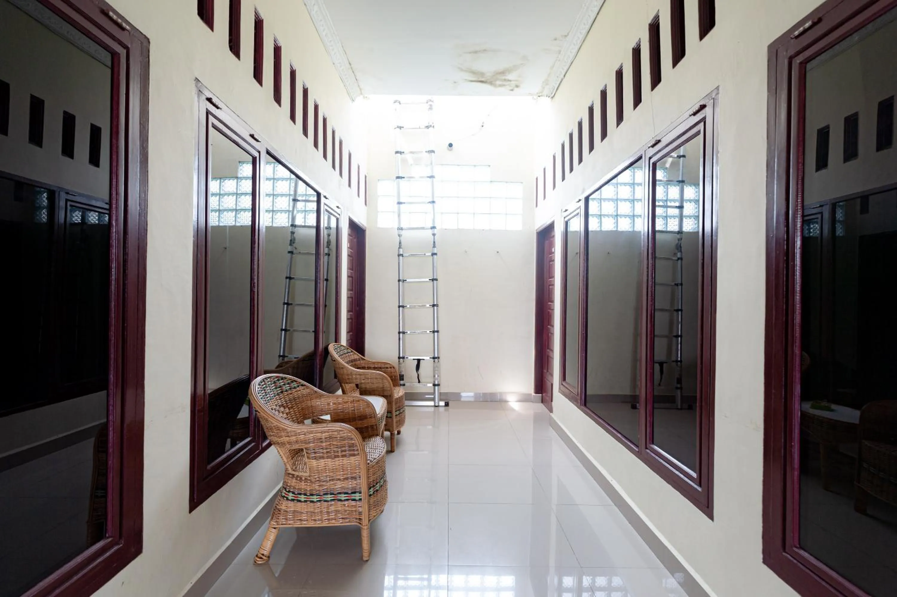 Seating area in RedDoorz At Pariban Homestay Parbaba