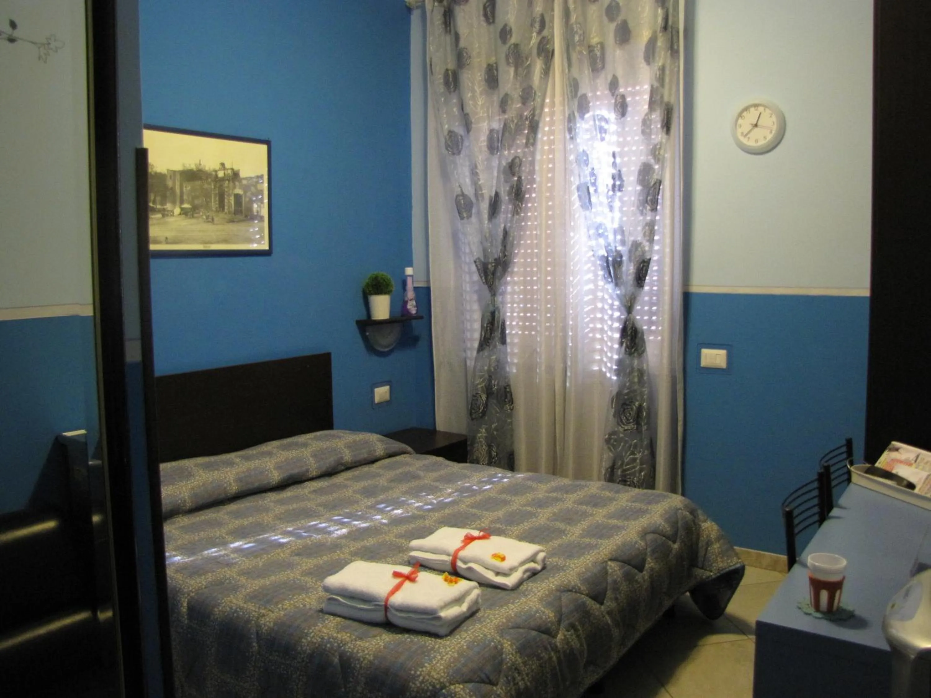 Photo of the whole room, Bed in Aracoeli