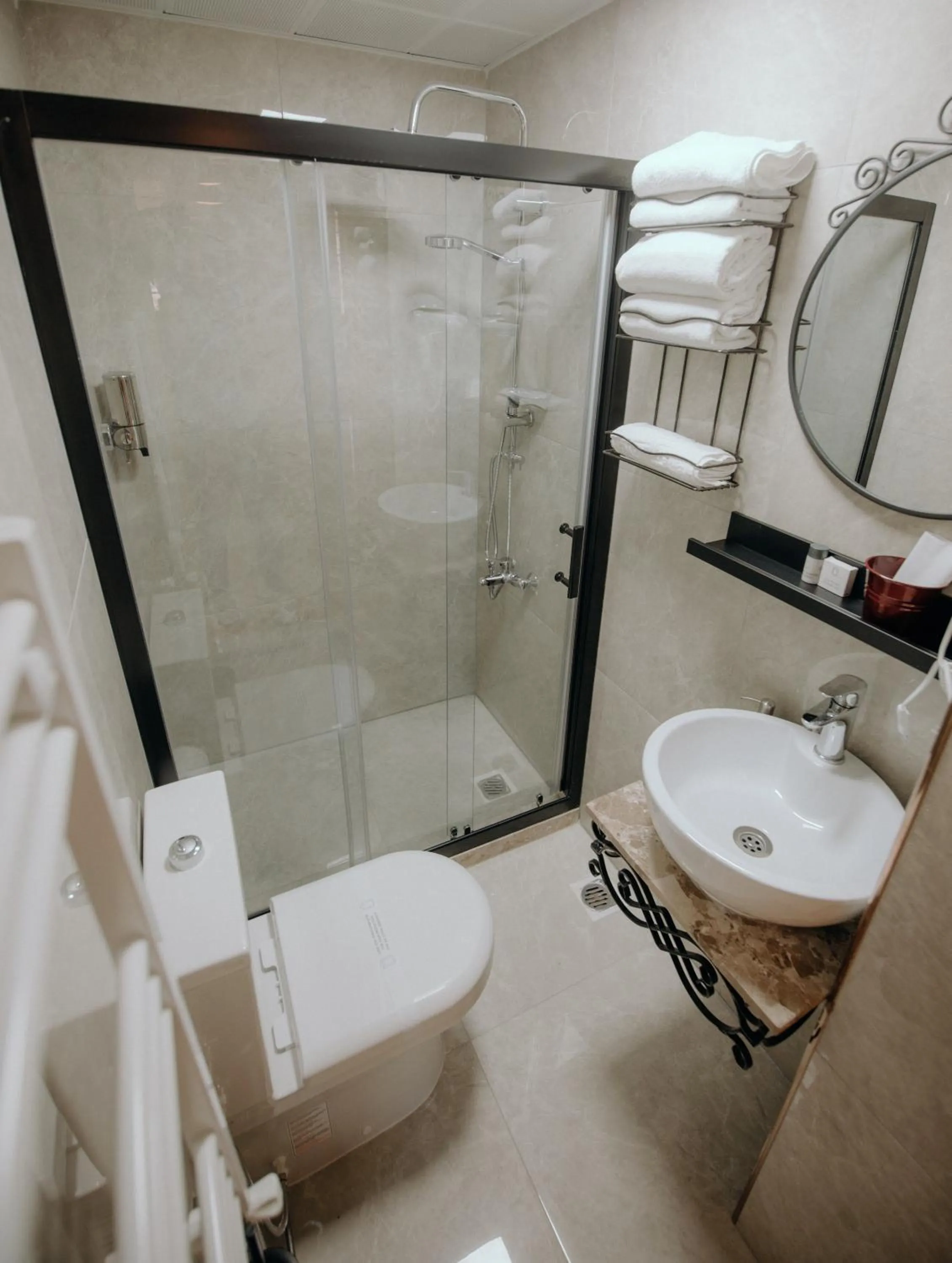 Shower in Birgi Rukim Otel