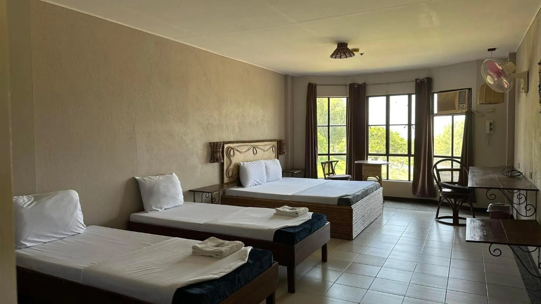 Photo of the whole room in Alfonso Hotel