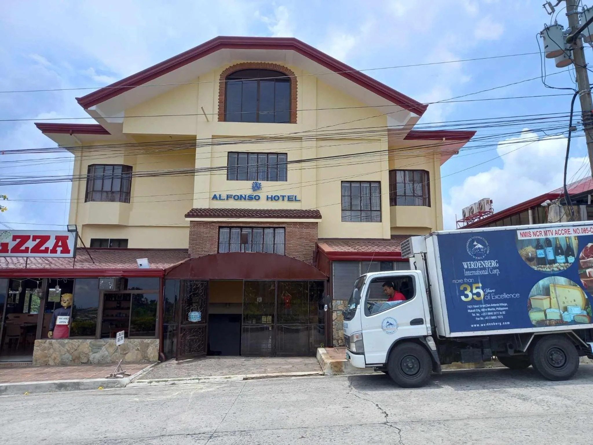 Facade/entrance in Alfonso Hotel