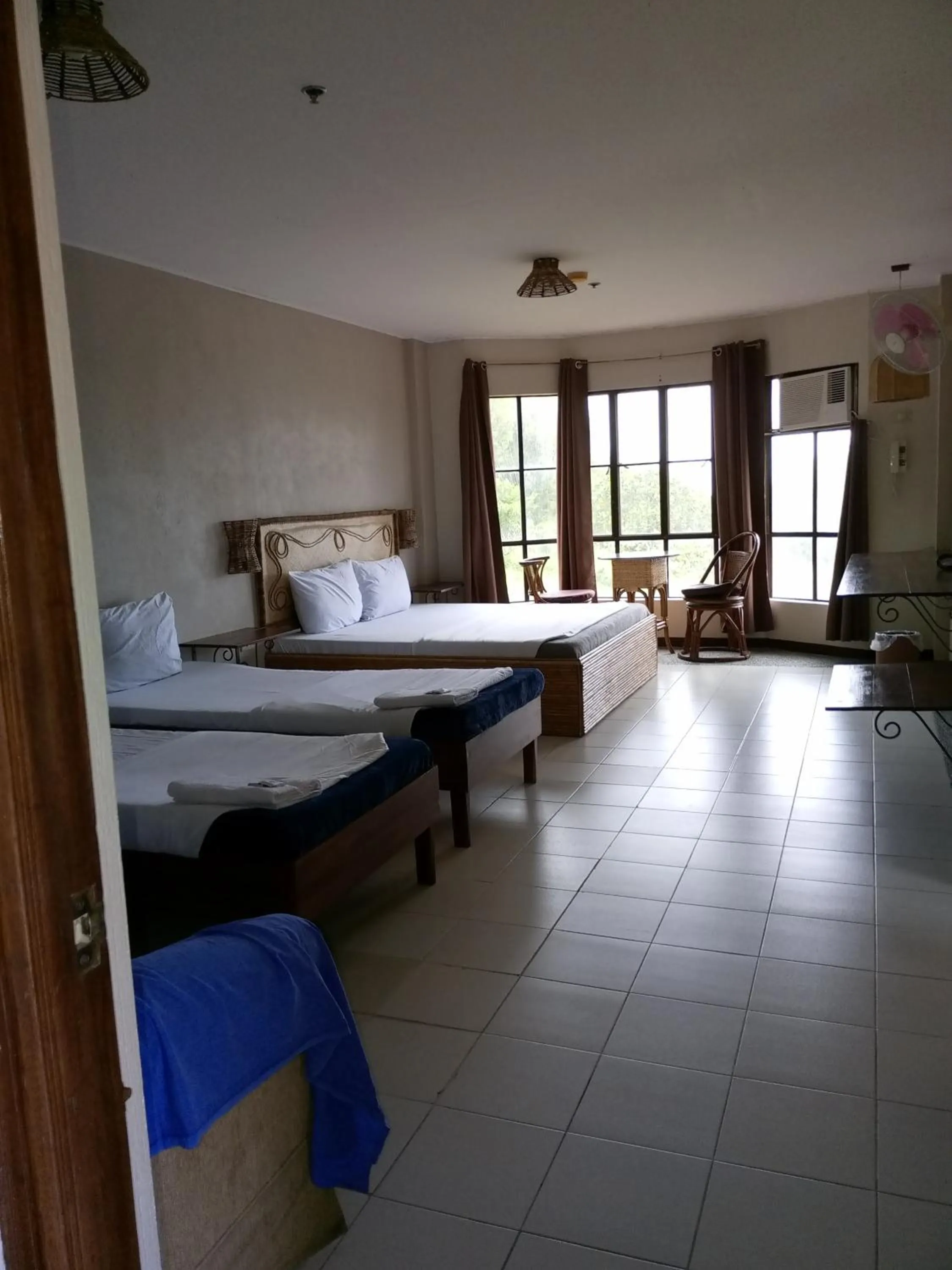 Photo of the whole room in Alfonso Hotel