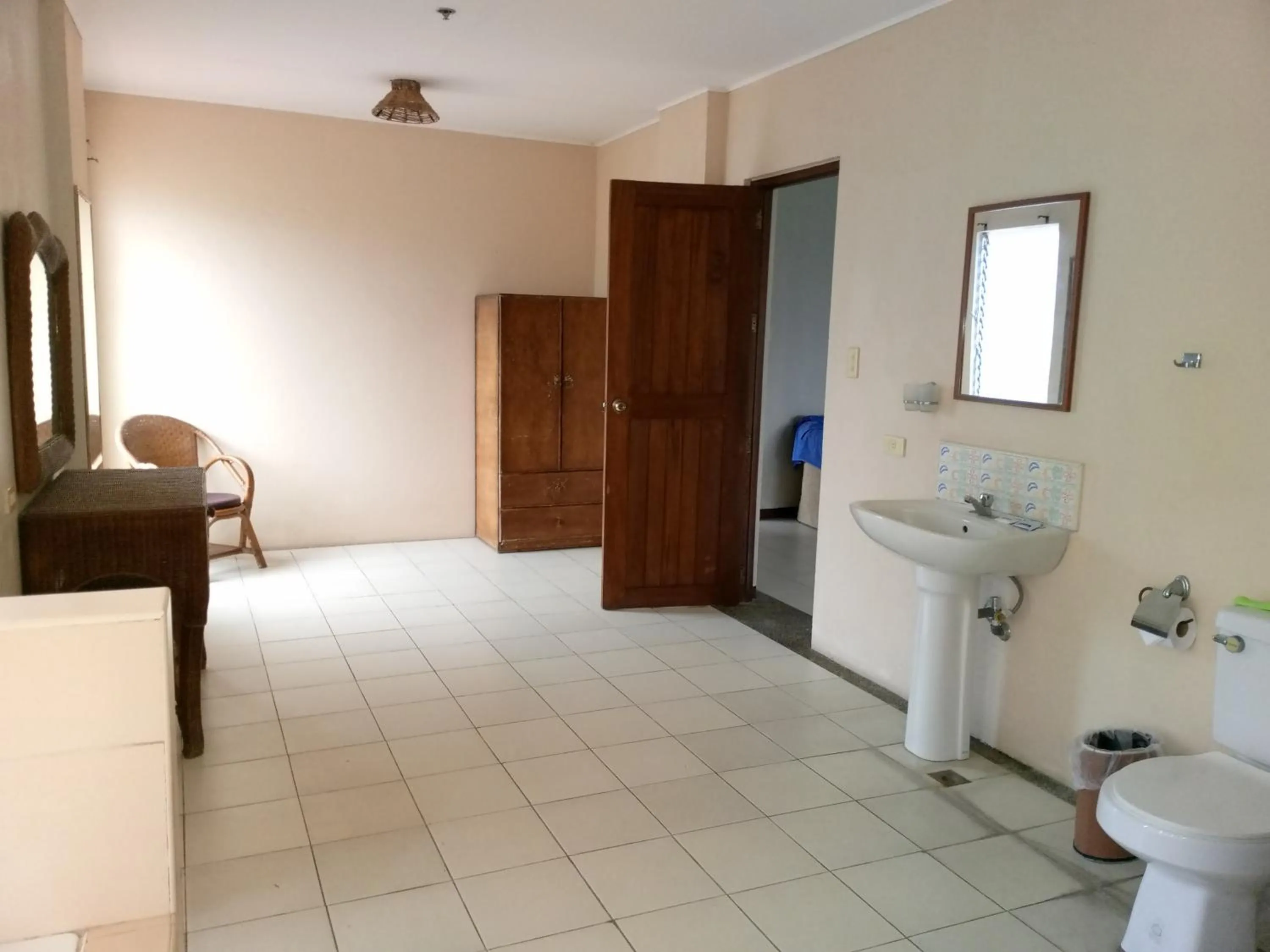 Bathroom in Alfonso Hotel