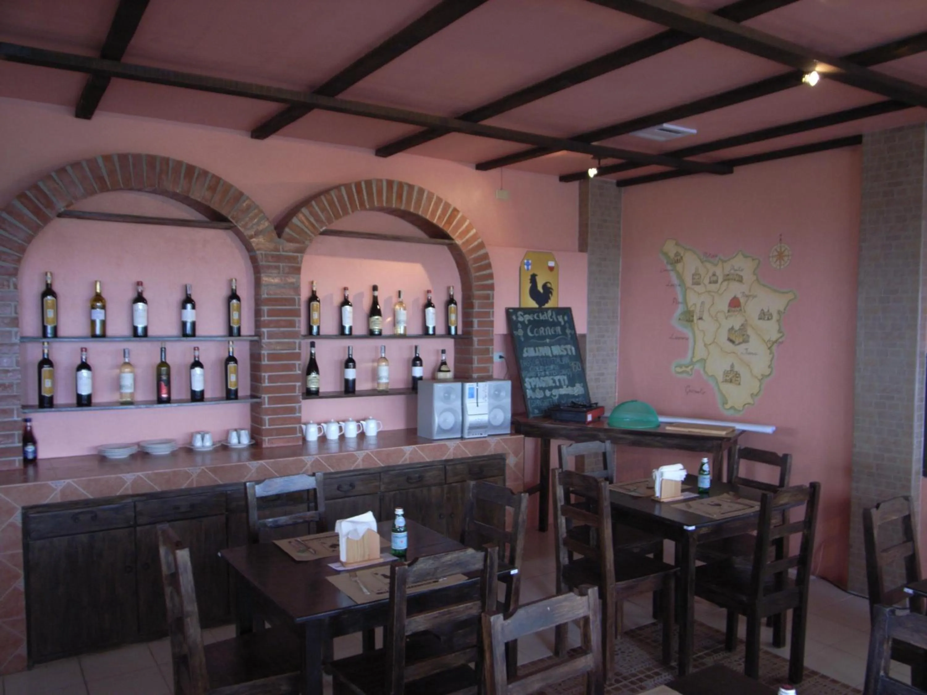 Restaurant/places to eat in Alfonso Hotel