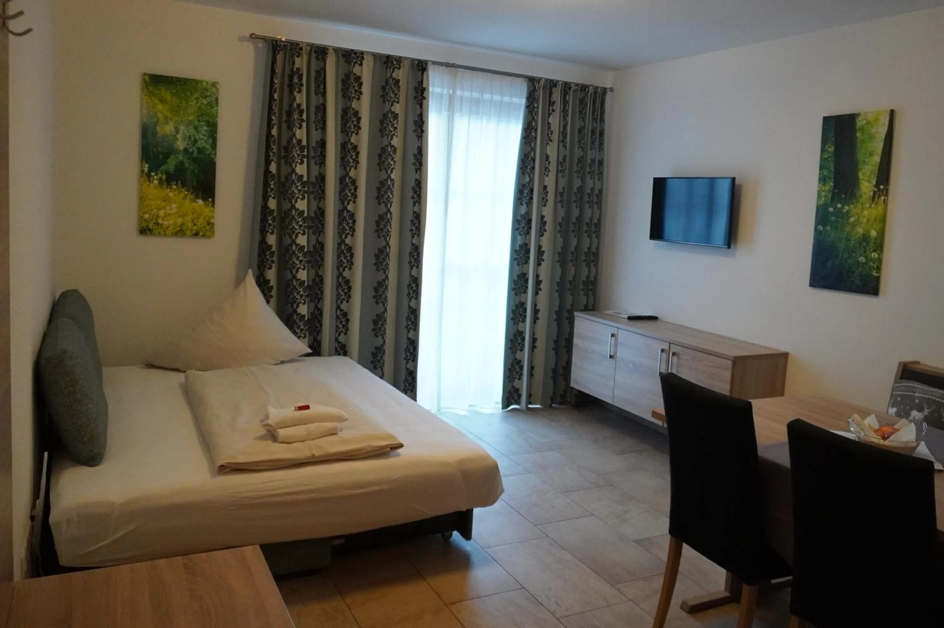 Living room, Bed in Appartements Fritzhof