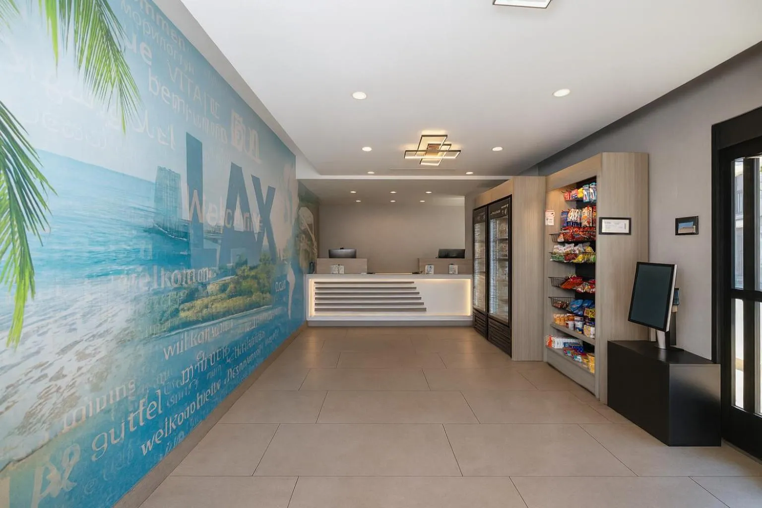 Lobby or reception, Bed in Travelodge by Wyndham LAX