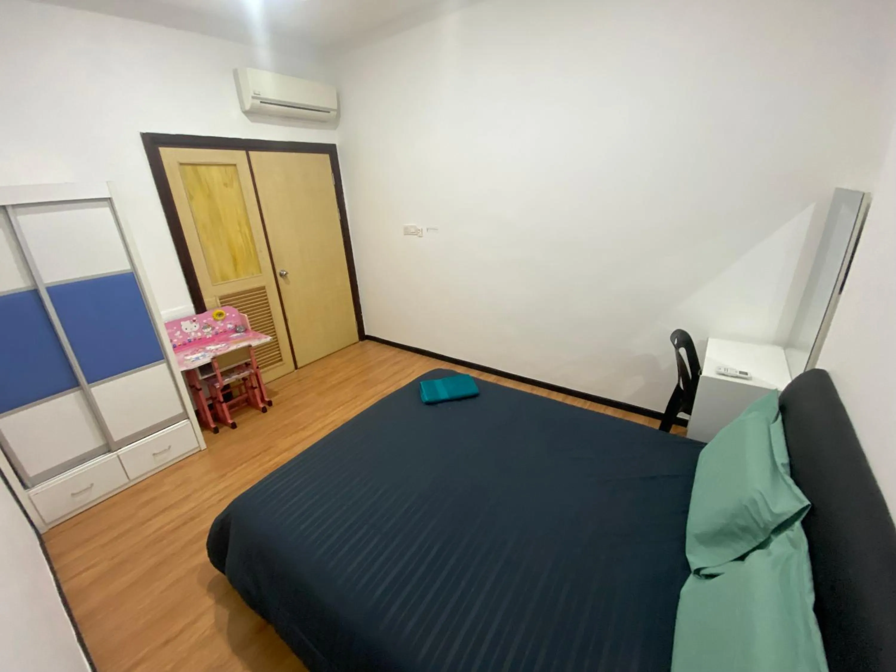 Bed in Imperial Suites at Boulevard Mall