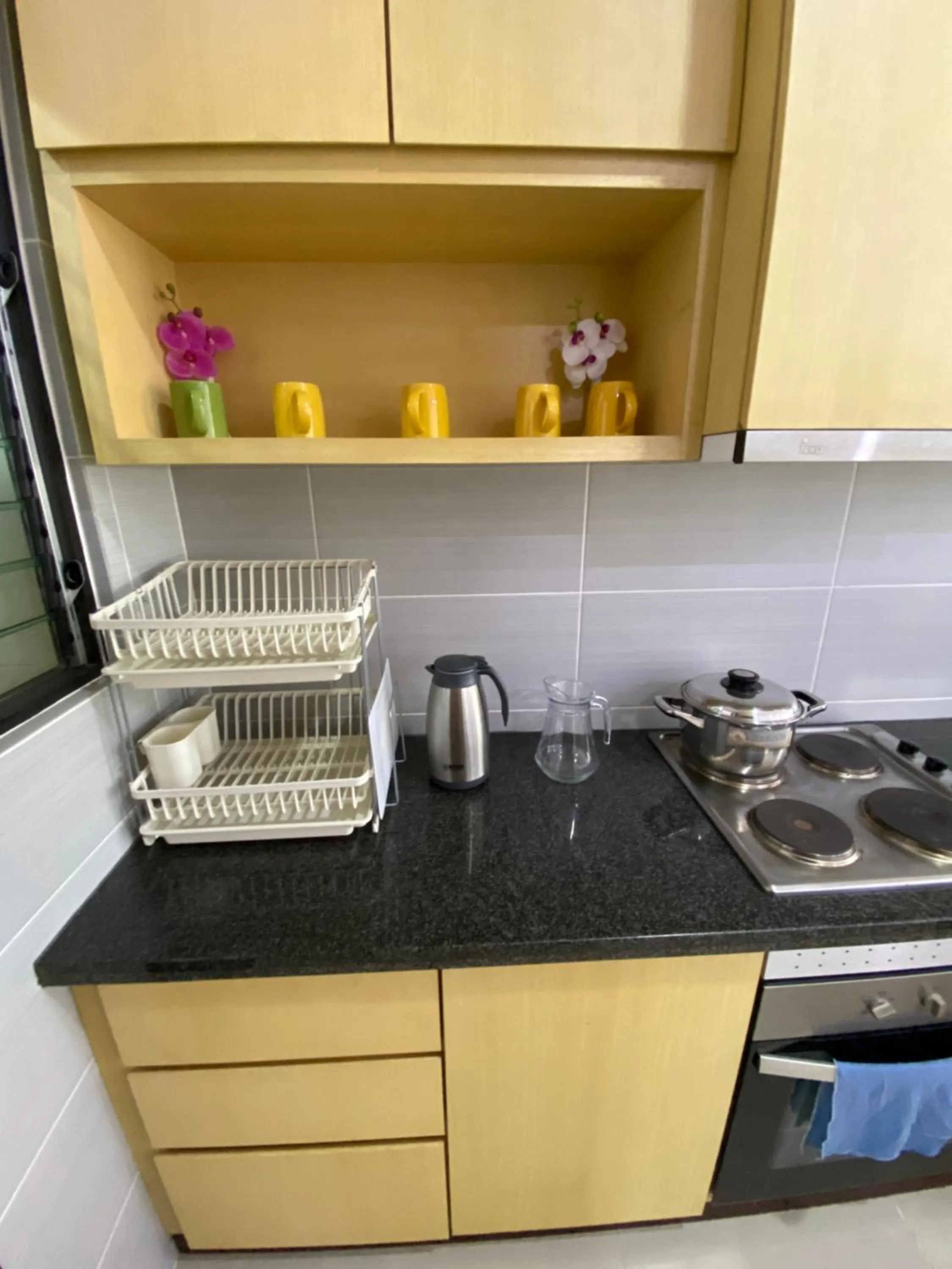 Kitchen or kitchenette in Imperial Suites at Boulevard Mall