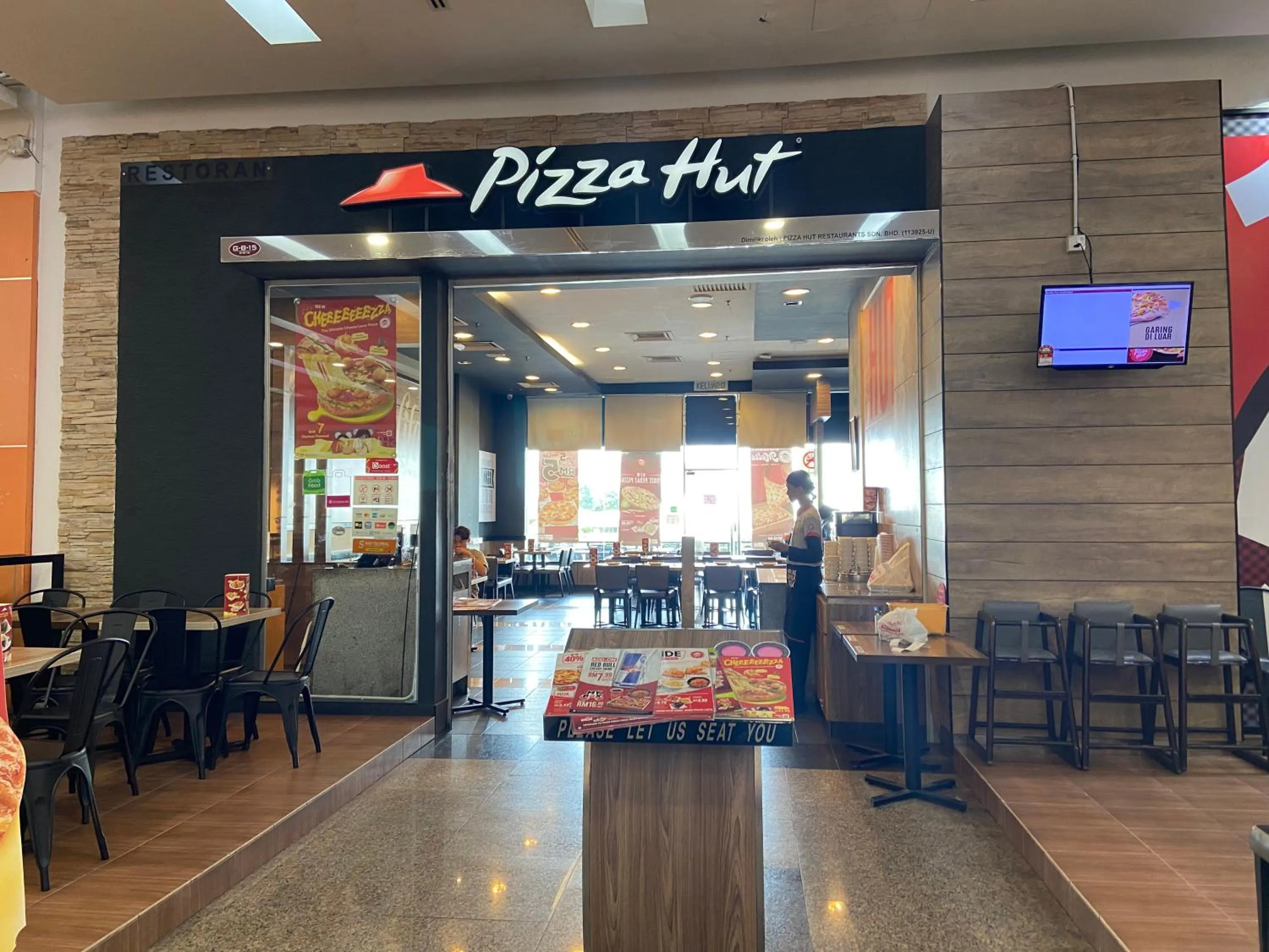 Restaurant/places to eat in Imperial Suites at Boulevard Mall