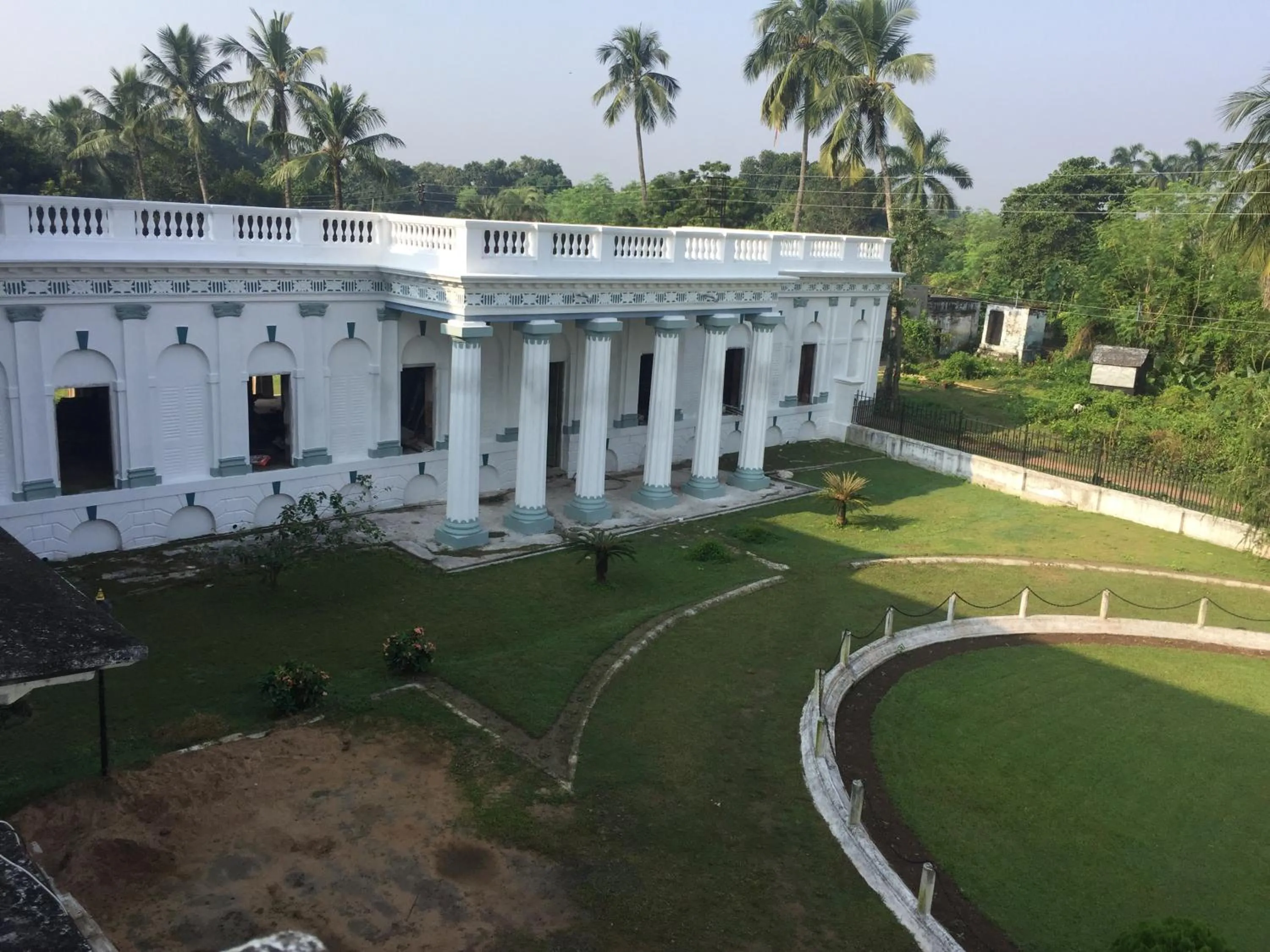 COSSIMBAZAR PALACE OF THE ROYS ( RAJBARI)