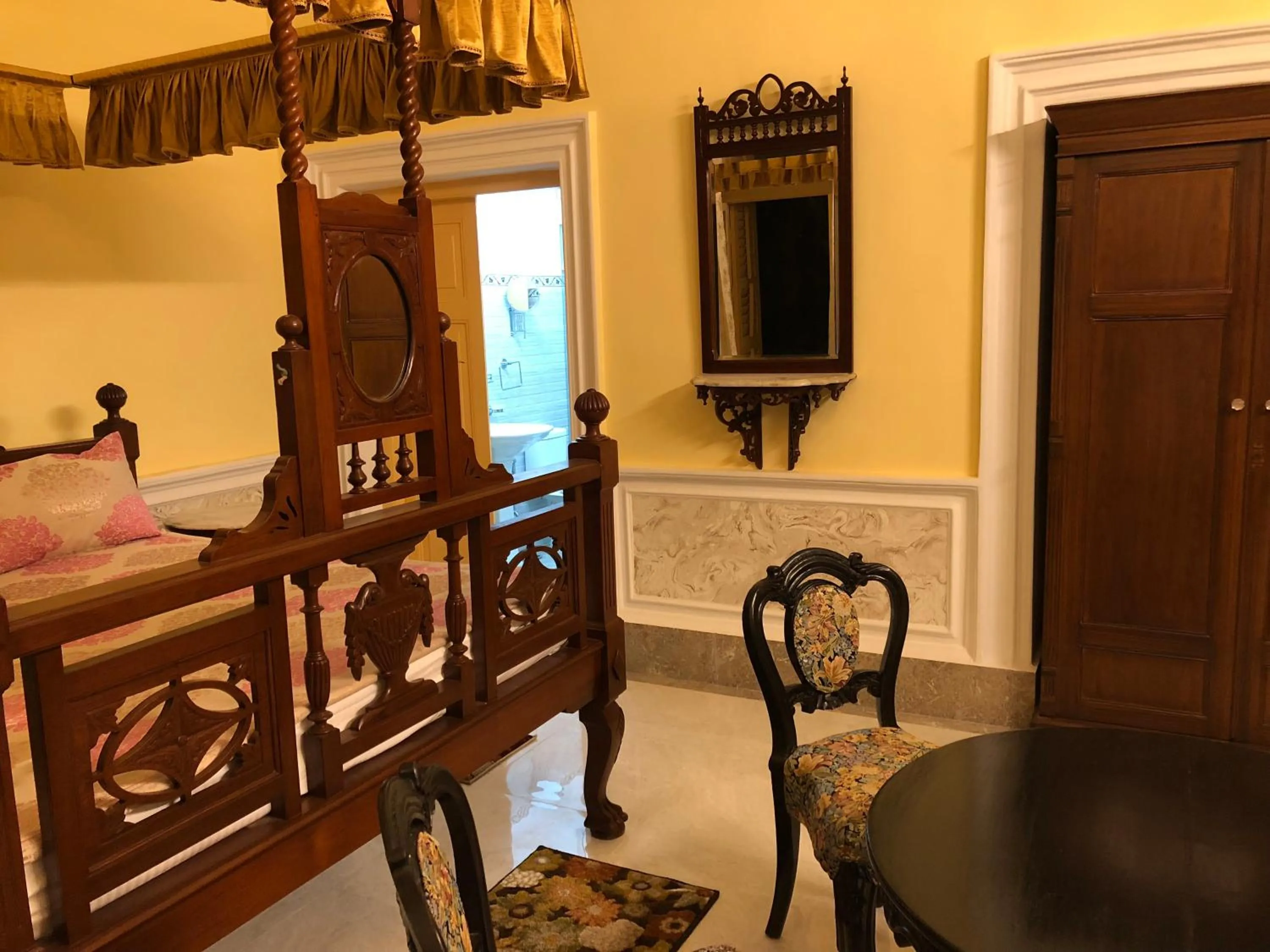 COSSIMBAZAR PALACE OF THE ROYS ( RAJBARI)