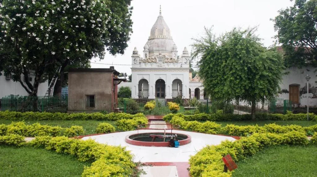 COSSIMBAZAR PALACE OF THE ROYS ( RAJBARI)