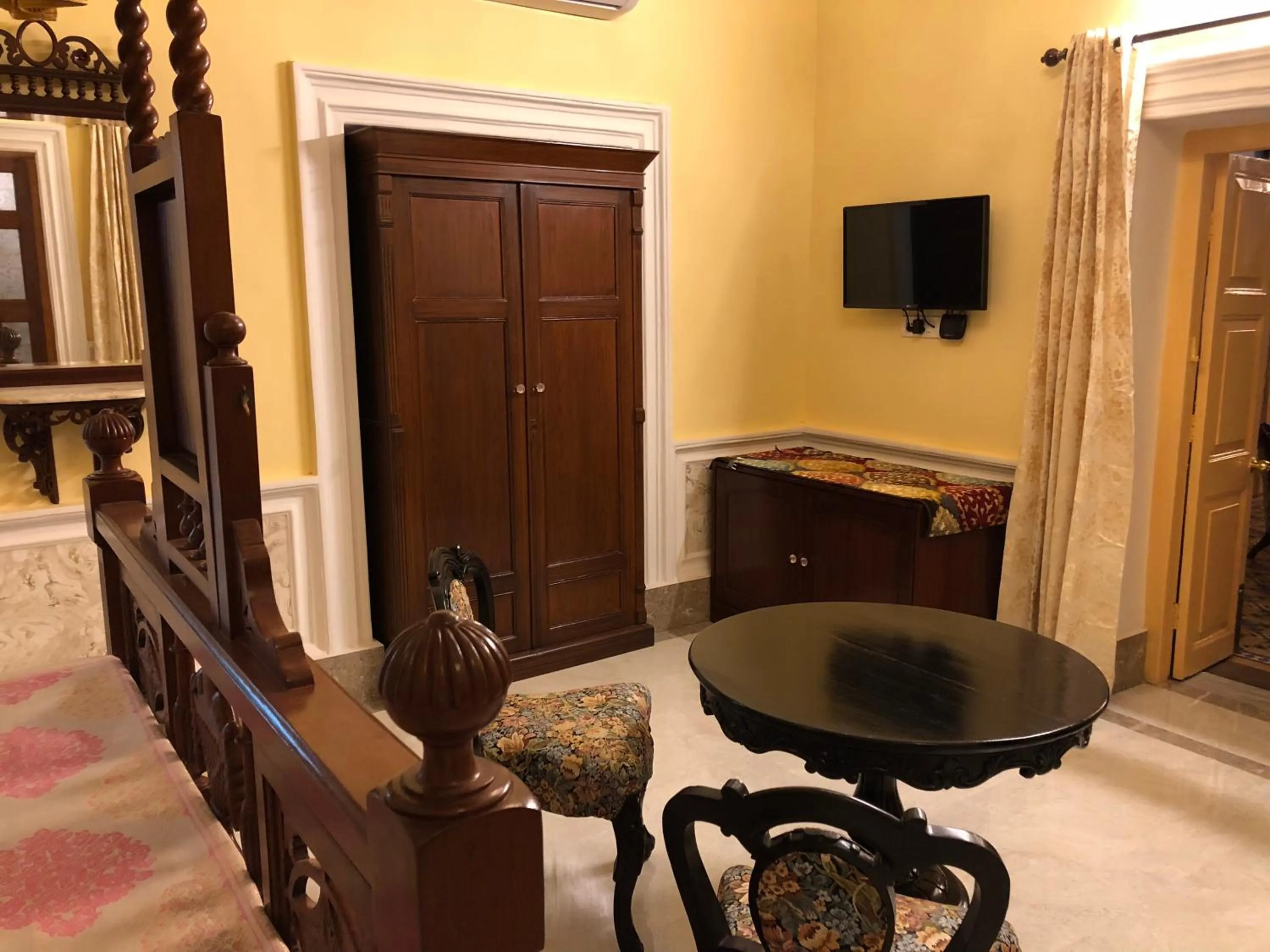 COSSIMBAZAR PALACE OF THE ROYS ( RAJBARI)