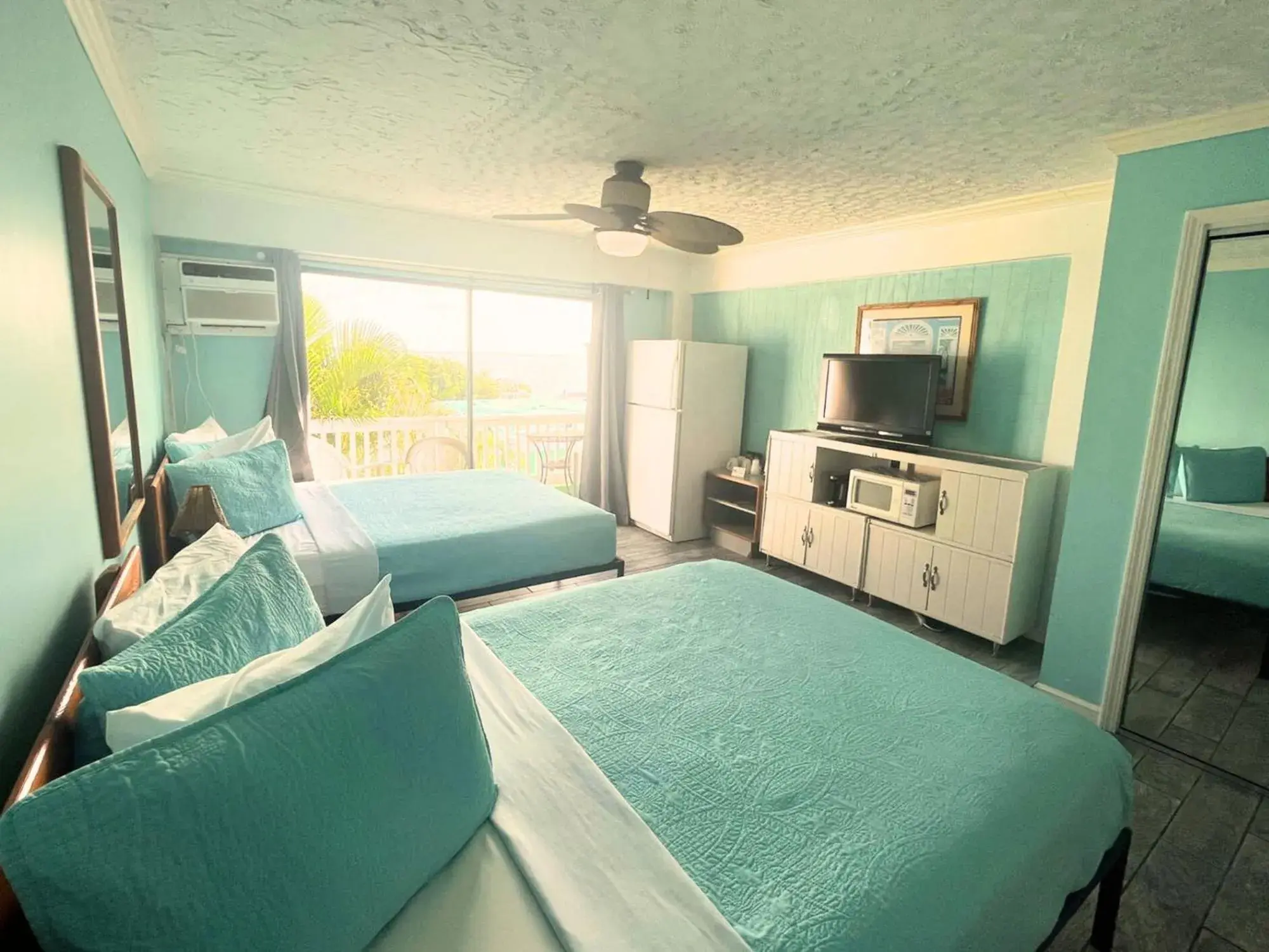 Double Room with Balcony and Sea View in Conch Key Fishing Lodge & Marina Double Room with Balcony and Sea View in Conch Key Fishing Lodge & Marina