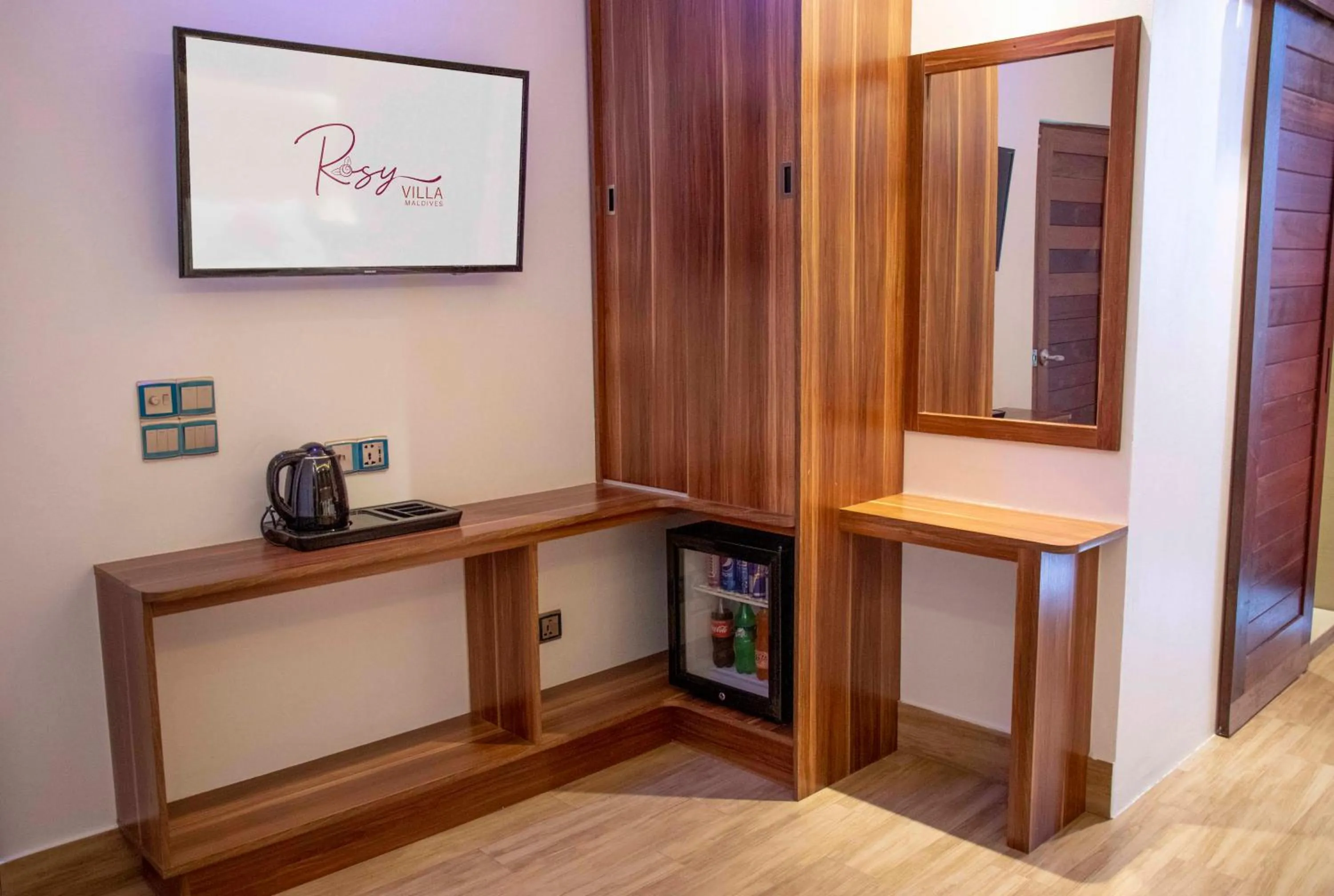 Communal lounge/ TV room in Rosy Villa Hotel