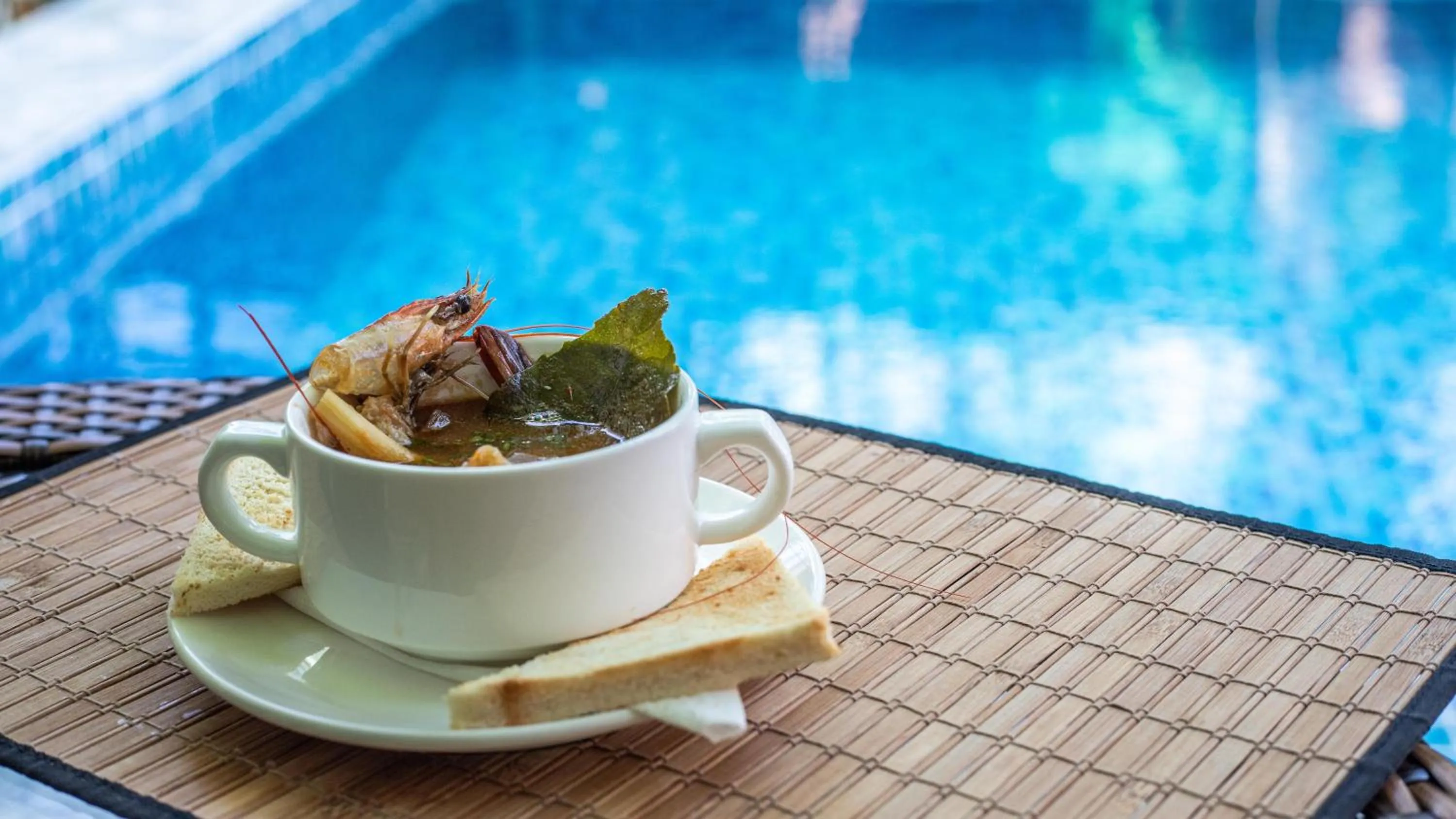 Food and drinks in Rosy Villa Hotel