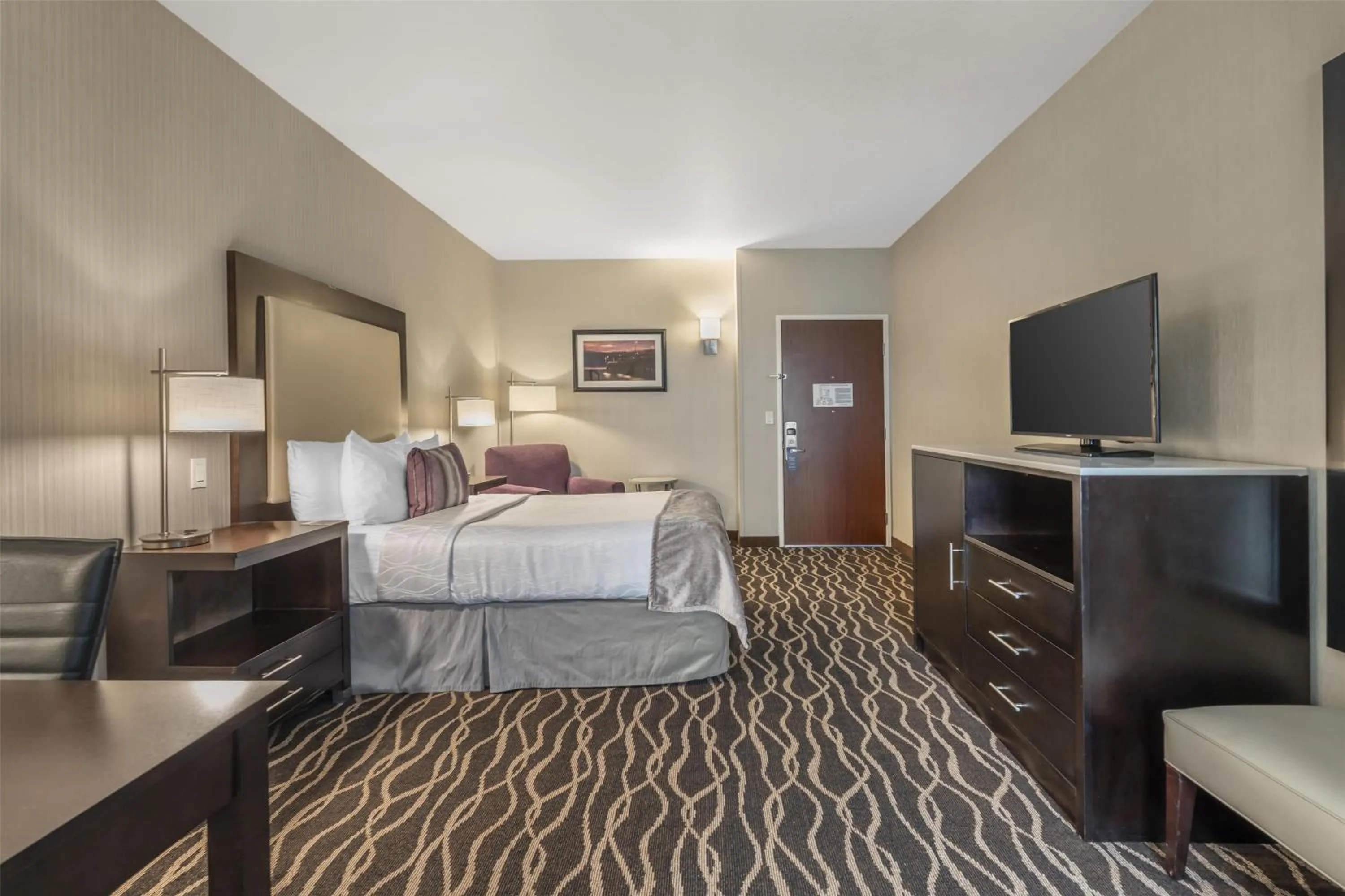 Bedroom, Bed in Best Western Plus Hotel at the Convention Center