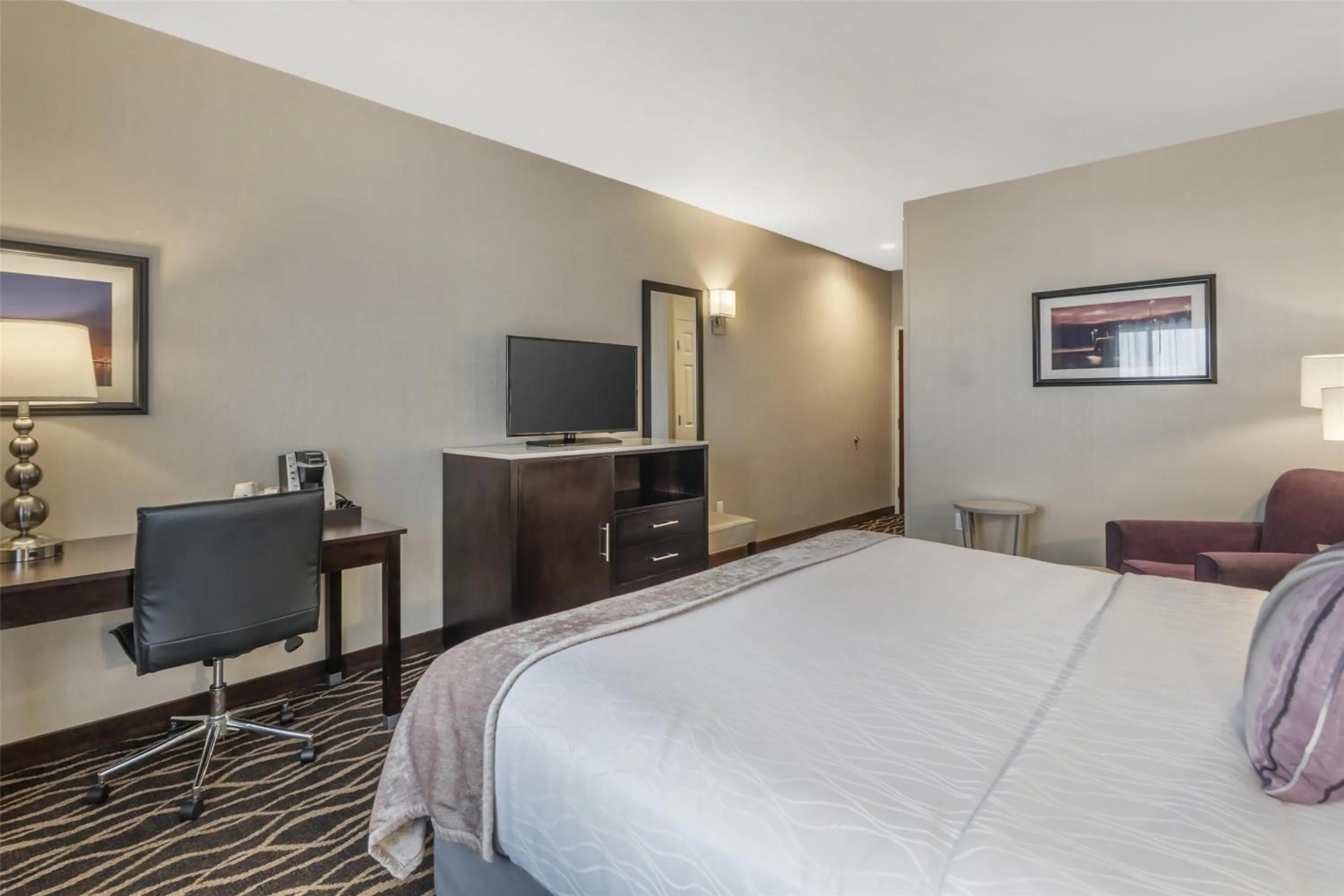 Bedroom, Bed in Best Western Plus Hotel at the Convention Center