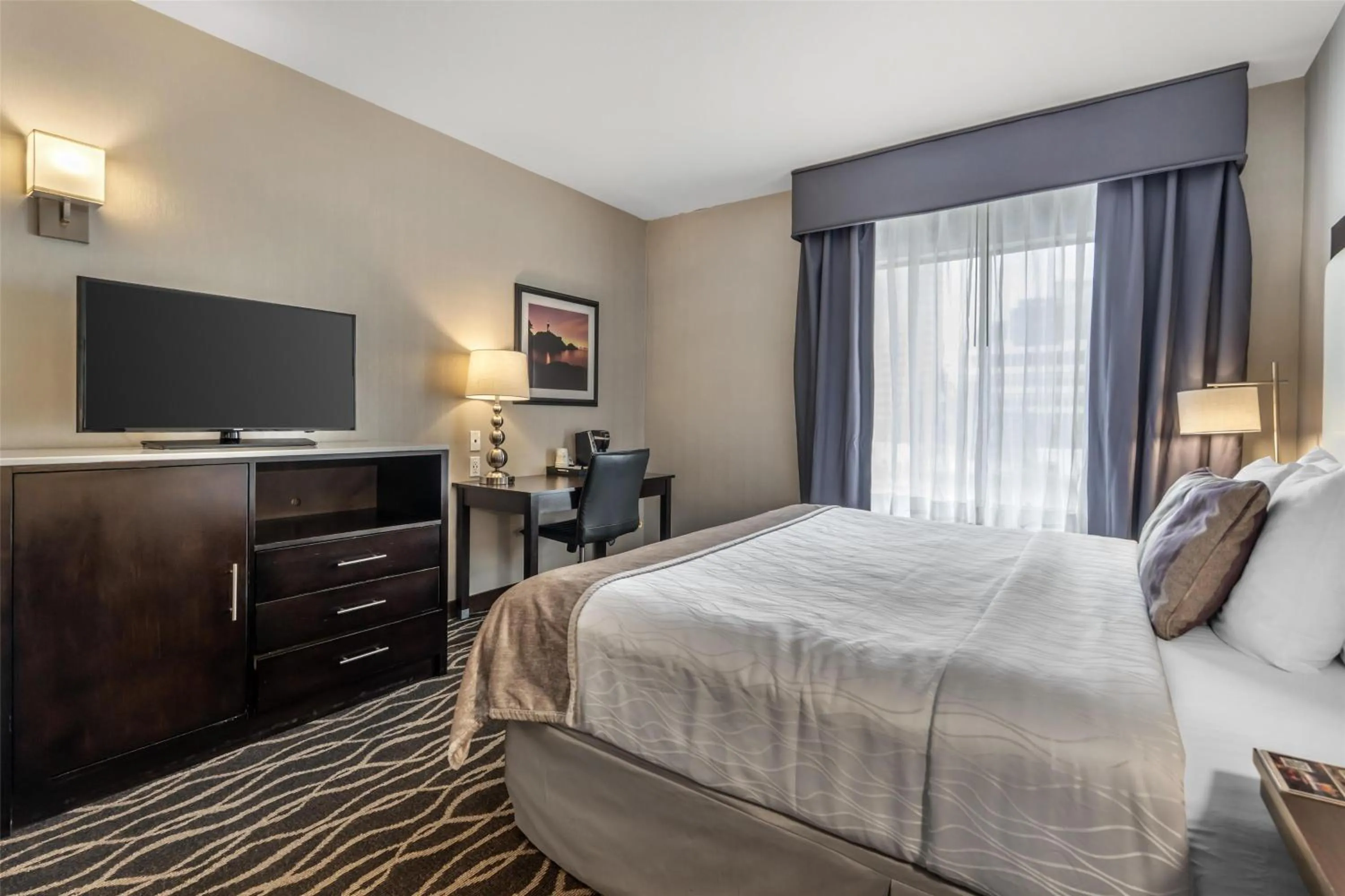 Bedroom, Bed in Best Western Plus Hotel at the Convention Center