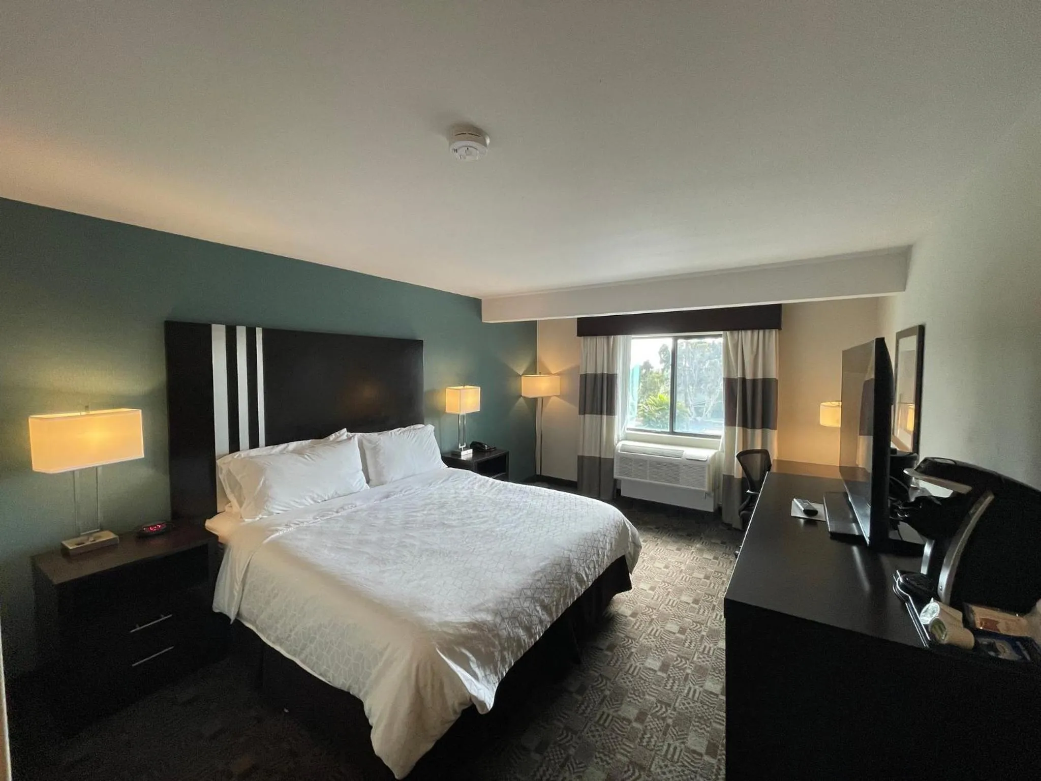 Photo of the whole room, Bed in Holiday Inn Express Hotel & Suites Carlsbad Beach by IHG