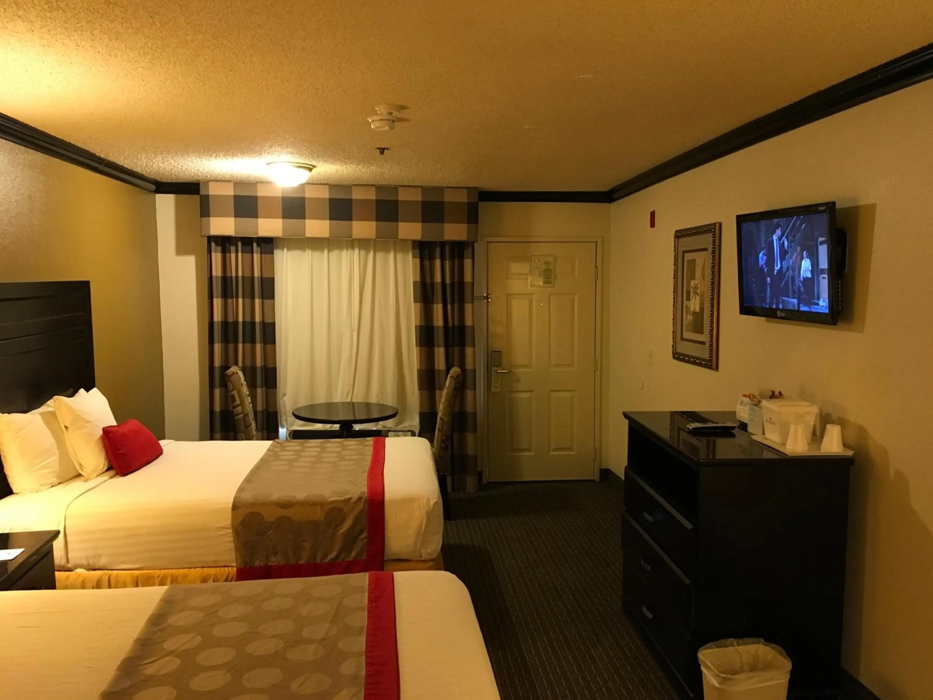Bed in Ramada by Wyndham Ontario Airport & Convention Center