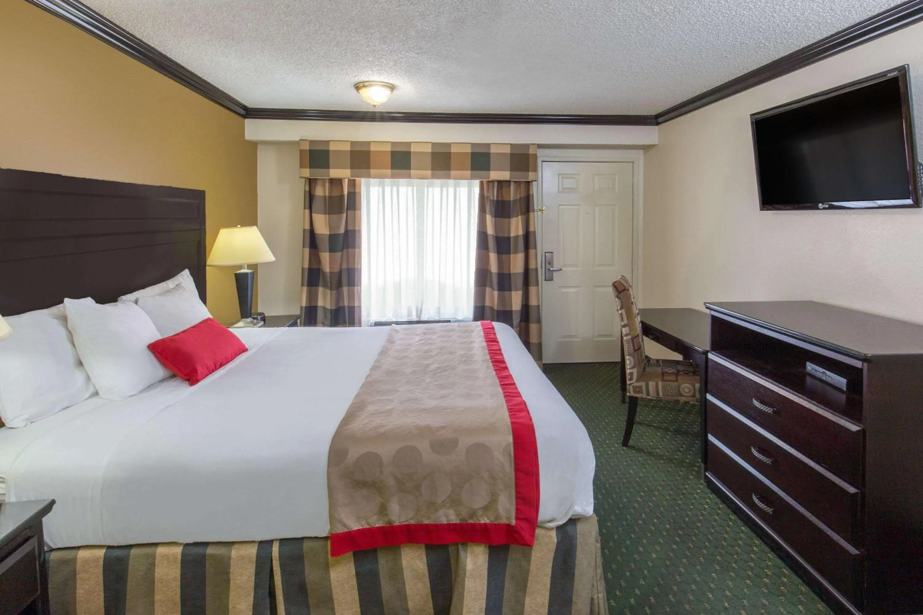 Photo of the whole room, Bed in Ramada by Wyndham Ontario Airport & Convention Center